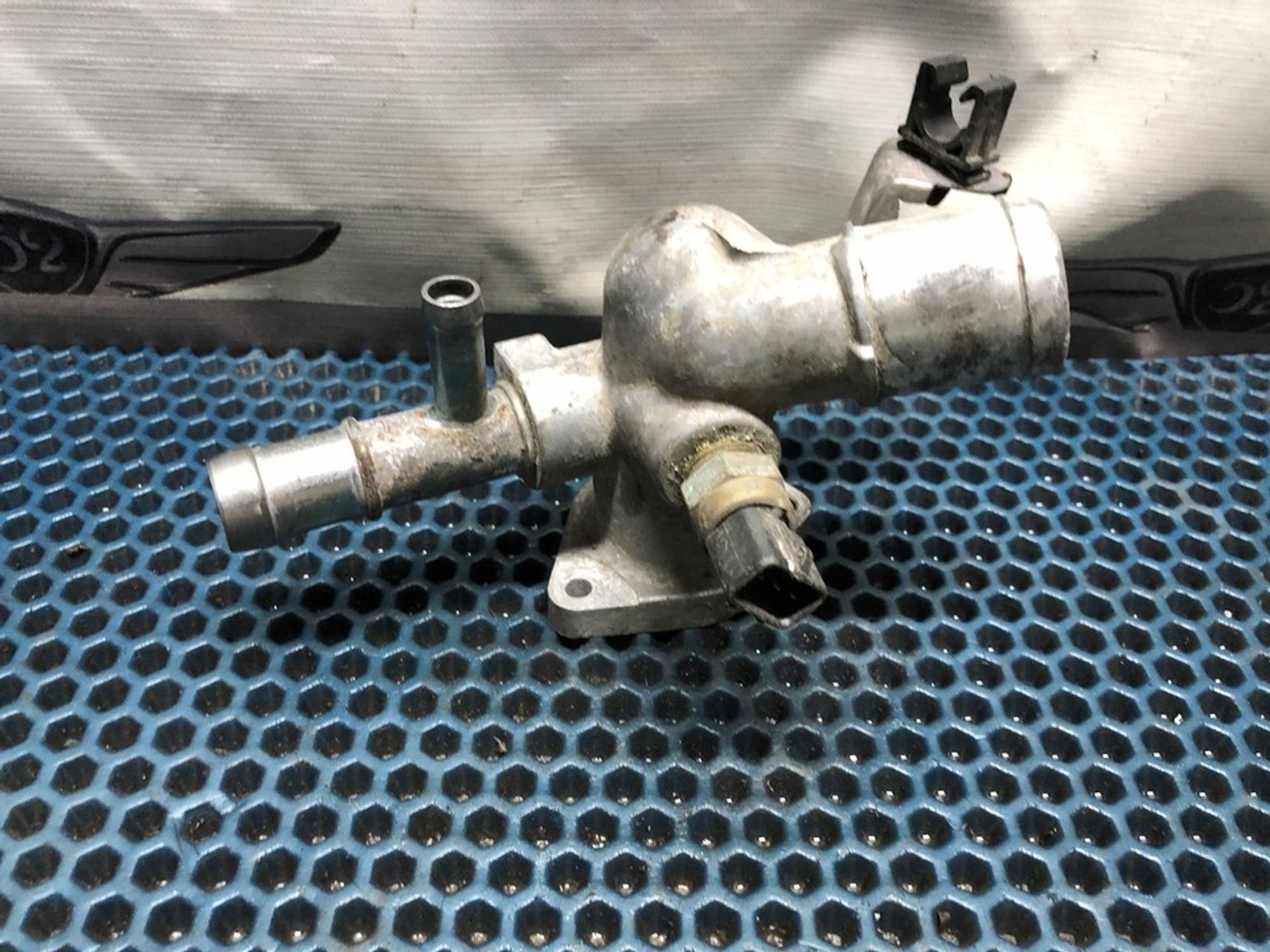 256202B003 Фланец системы охлаждения Hyundai Неопознанная модель, 700 рублей, Нижний Новгород