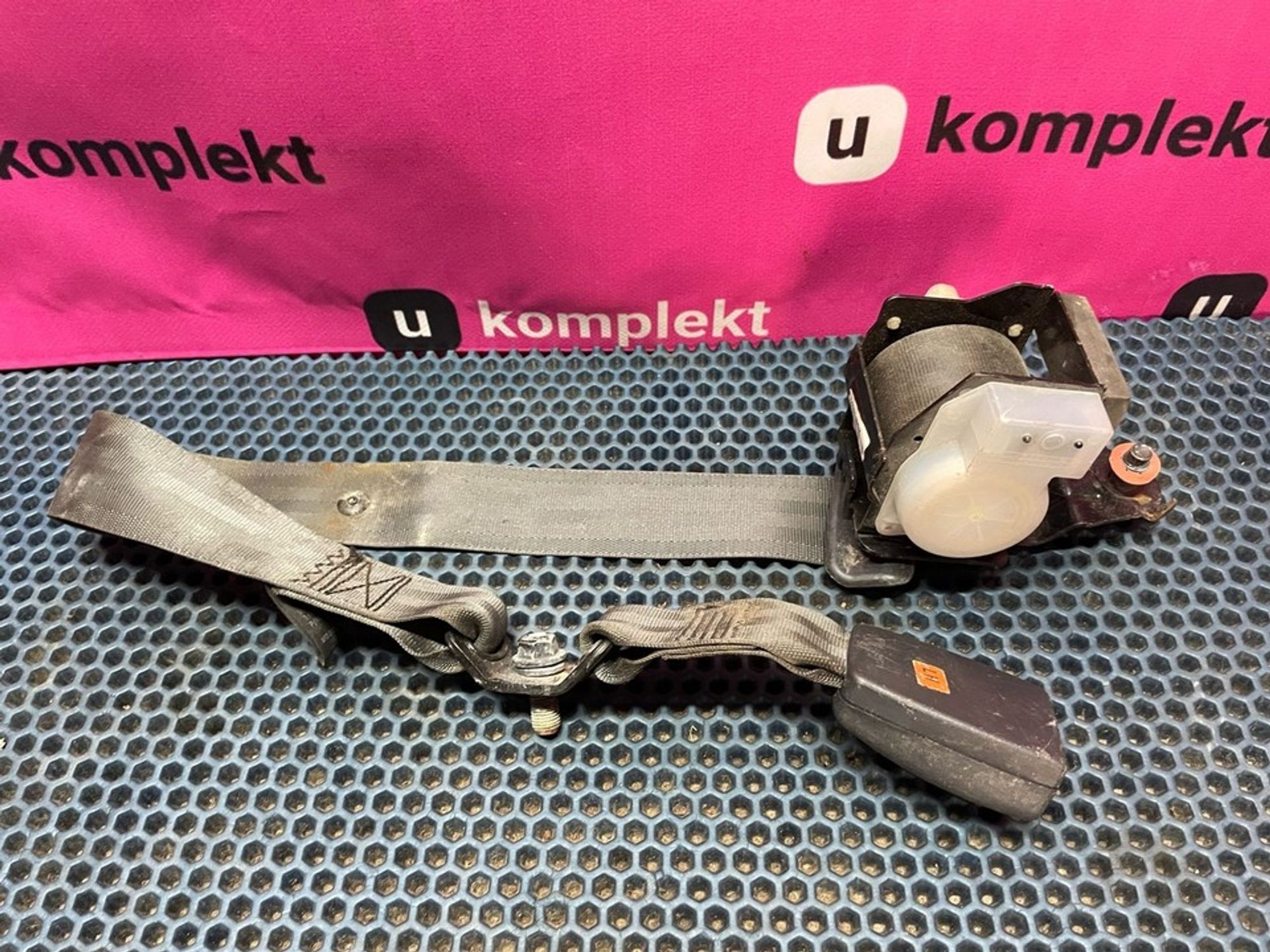 898504L000 Ремень безопасности задний центральный Hyundai Solaris I, 500 рублей, Нижний Новгород