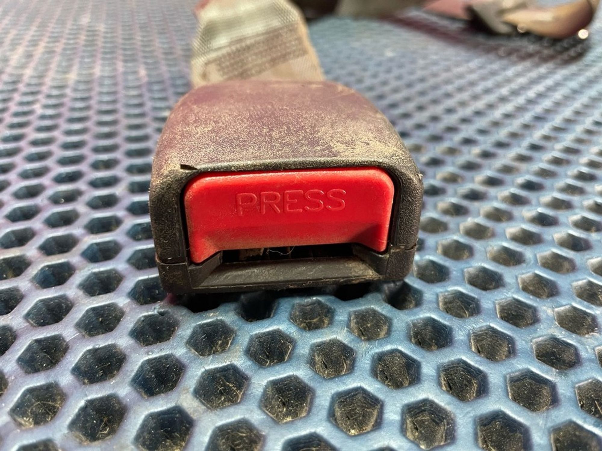 898504L000 Ремень безопасности задний центральный Hyundai Solaris I, 500 рублей, Нижний Новгород