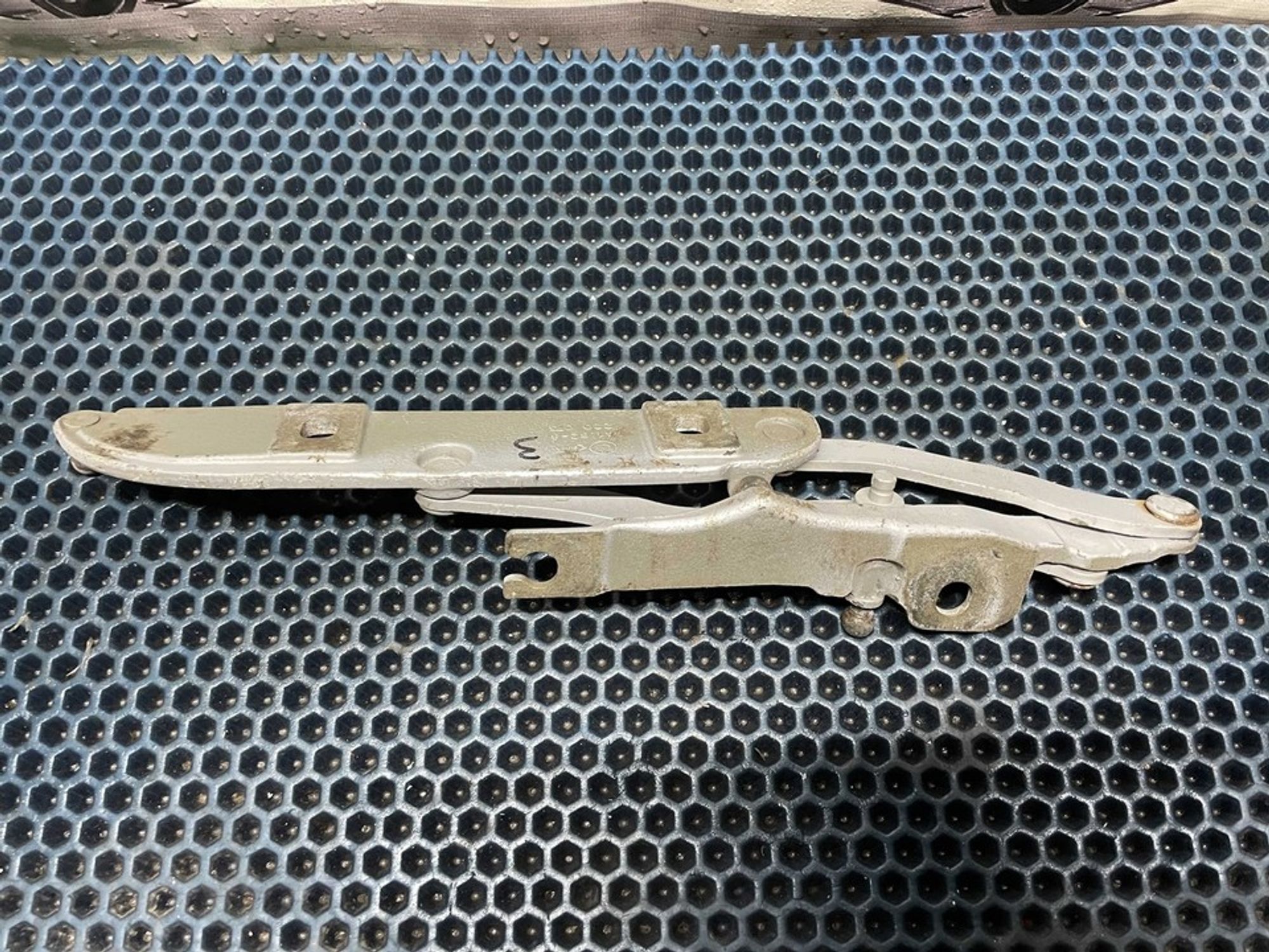 41628220073 Петля крышки багажника левая L BMW 3 E46, 900 рублей, Нижний Новгород