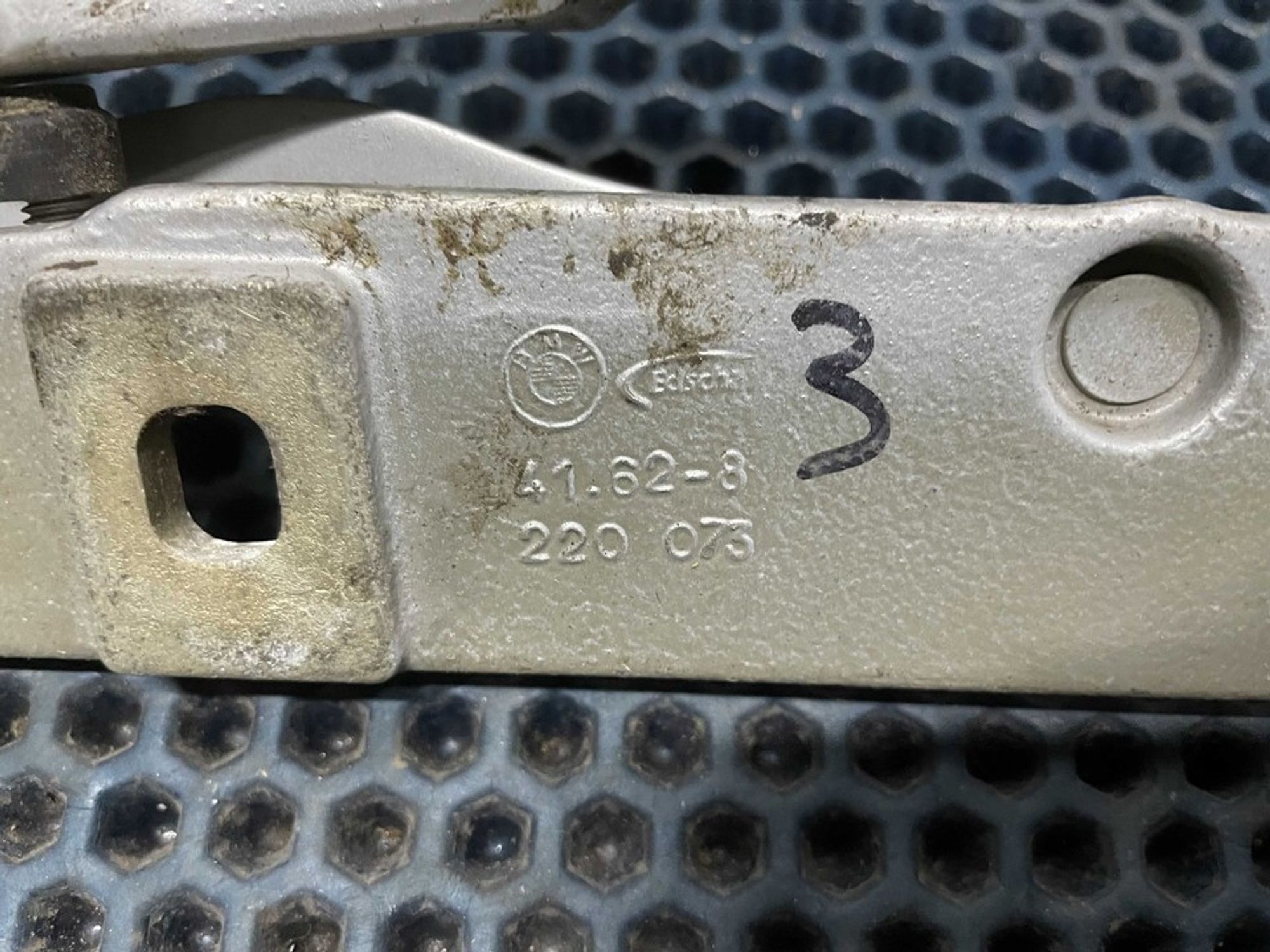 41628220073 Петля крышки багажника левая L BMW 3 E46, 900 рублей, Нижний Новгород