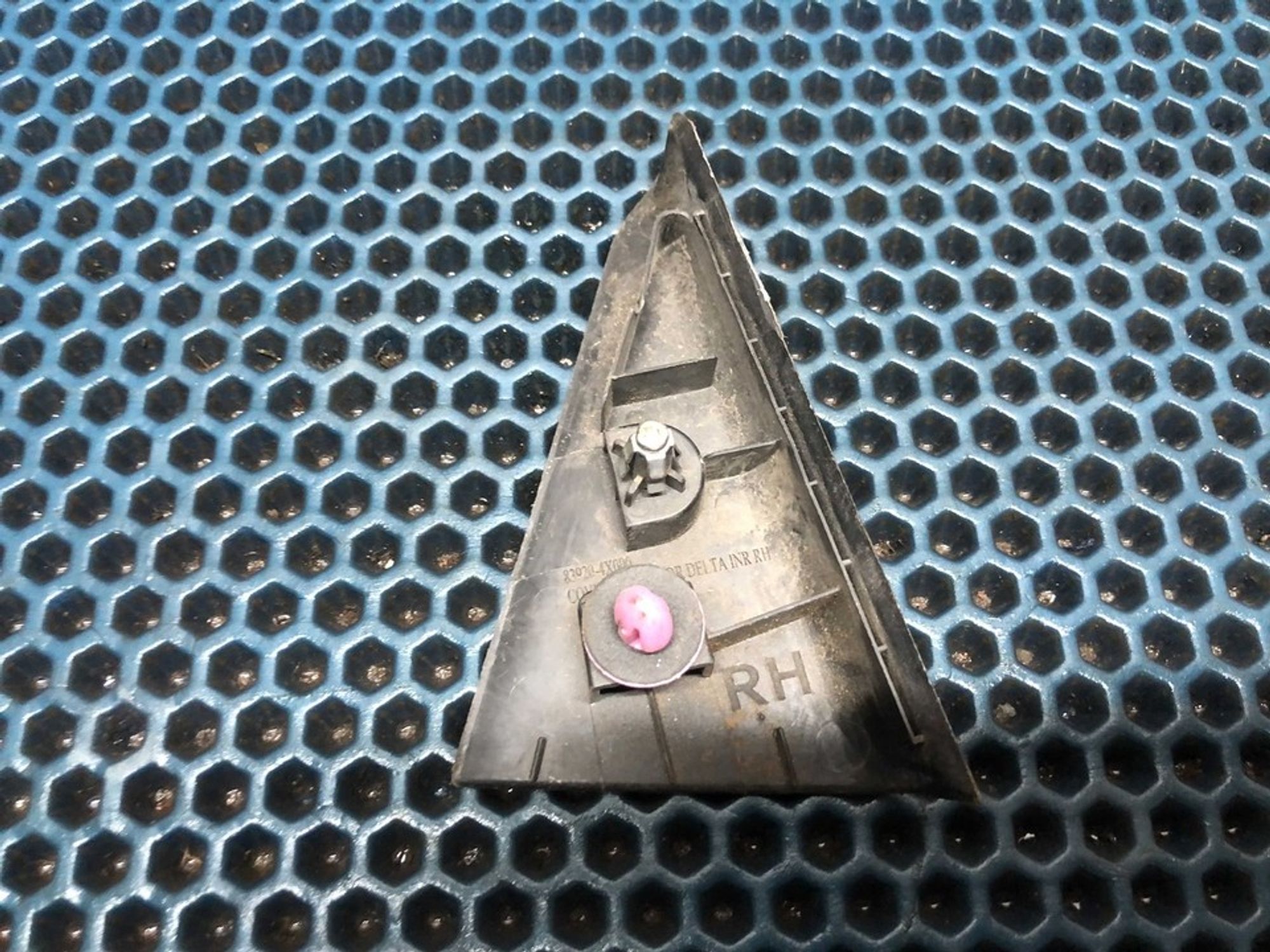 839204X000 Уголок задней двери правой R Kia Rio III, 400 рублей, Нижний Новгород