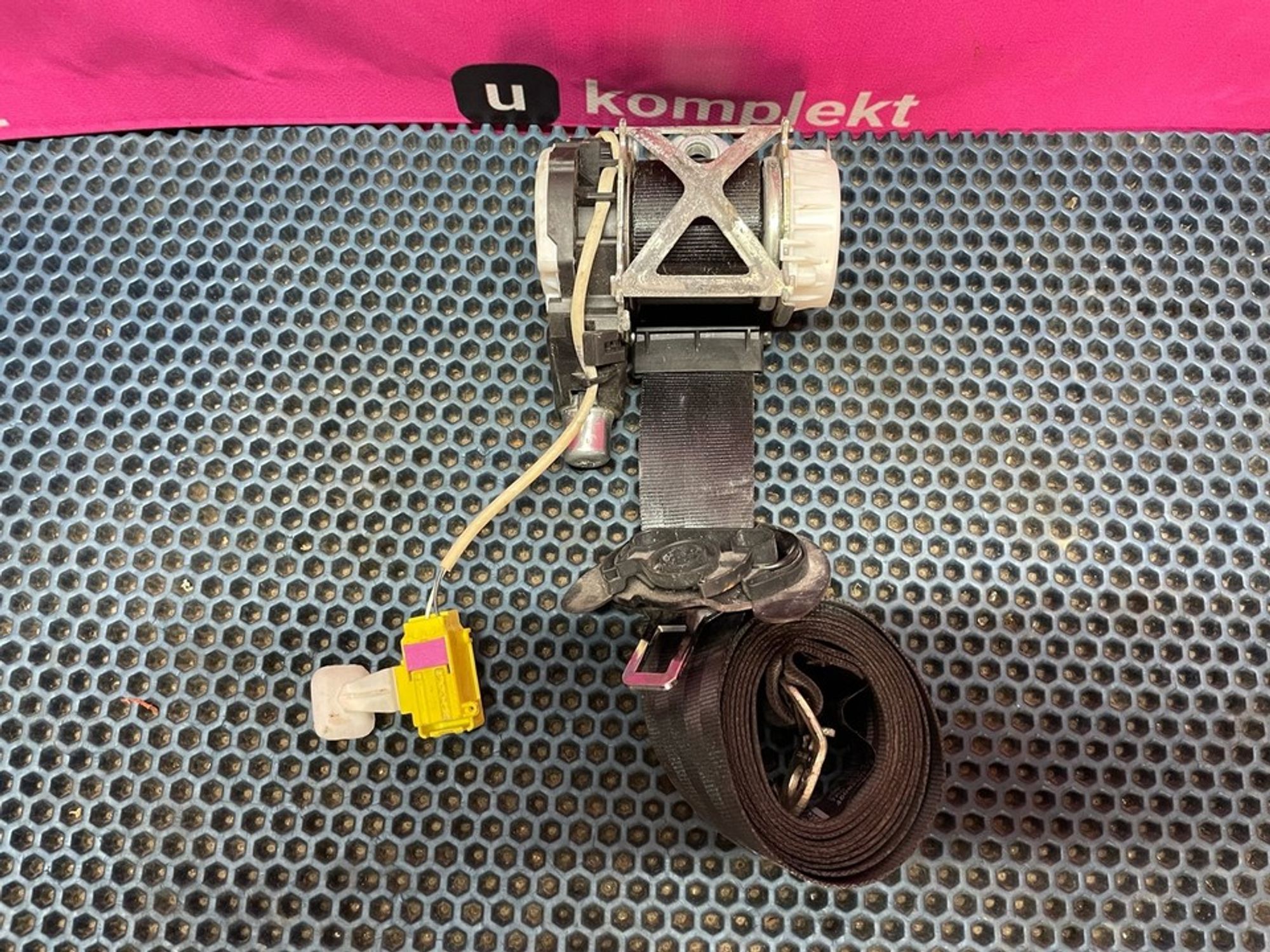 3C1857706 Ремень безопасности передний правый R Volkswagen Passat B6, 2500 рублей, Нижний Новгород