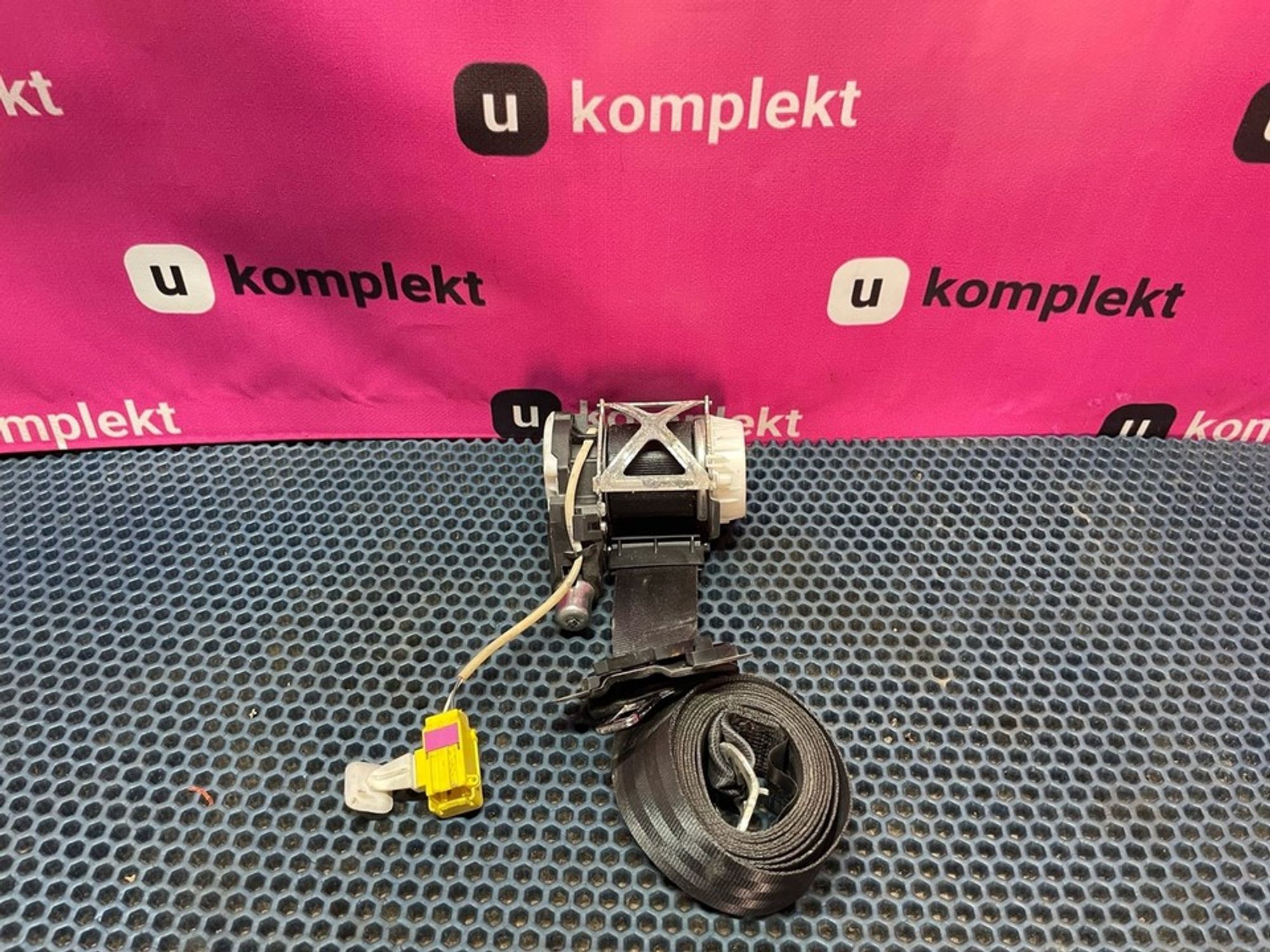 3C1857706 Ремень безопасности передний правый R Volkswagen Passat B6, 2500 рублей, Нижний Новгород