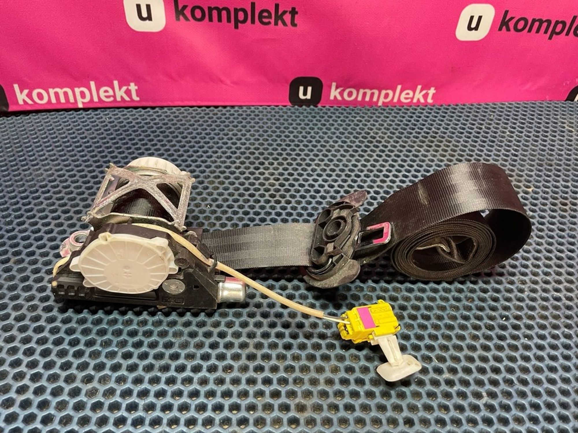 3C1857706 Ремень безопасности передний правый R Volkswagen Passat B6, 2500 рублей, Нижний Новгород