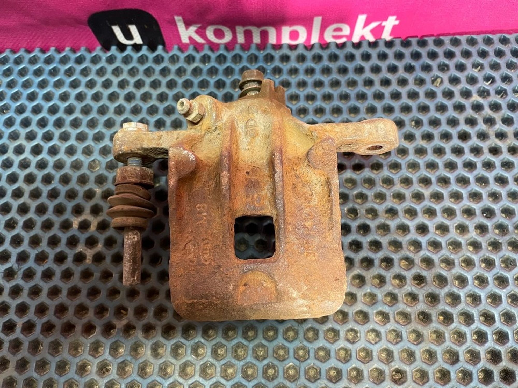 582102H300 Суппорт задний левый L Hyundai Avante III, 800 рублей, Нижний Новгород