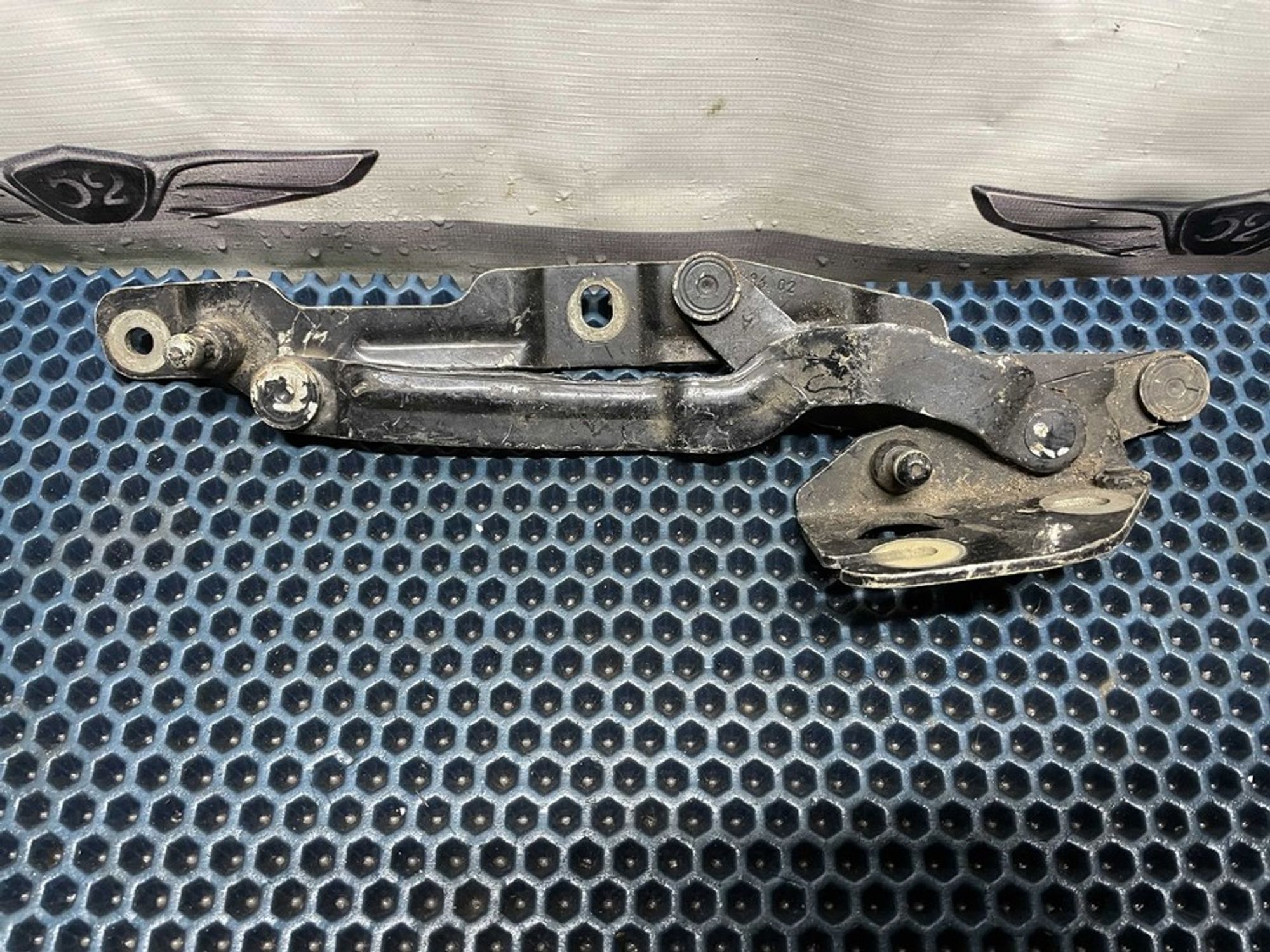 3B5827302A Петля крышки багажника правая R Volkswagen Passat B5, 600 рублей, Нижний Новгород