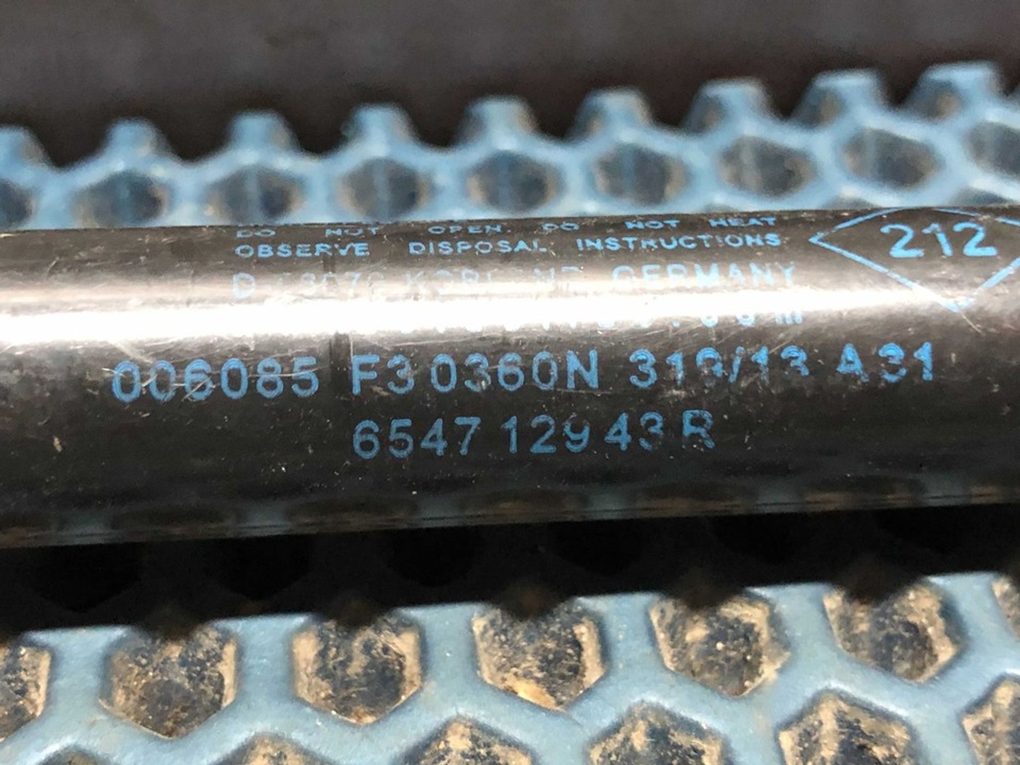 654712943R Амортизатор багажника Nissan Terrano III, 500 рублей, Нижний Новгород