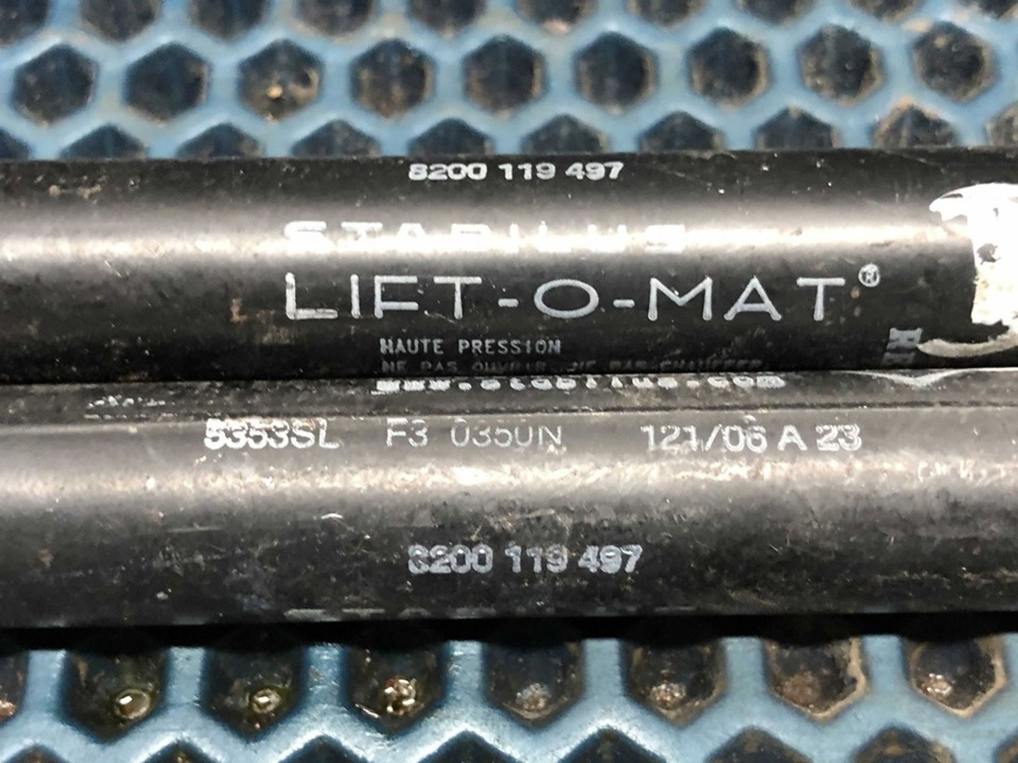 8200119497 Амортизатор багажника Renault Megane II, 600 рублей, Нижний Новгород