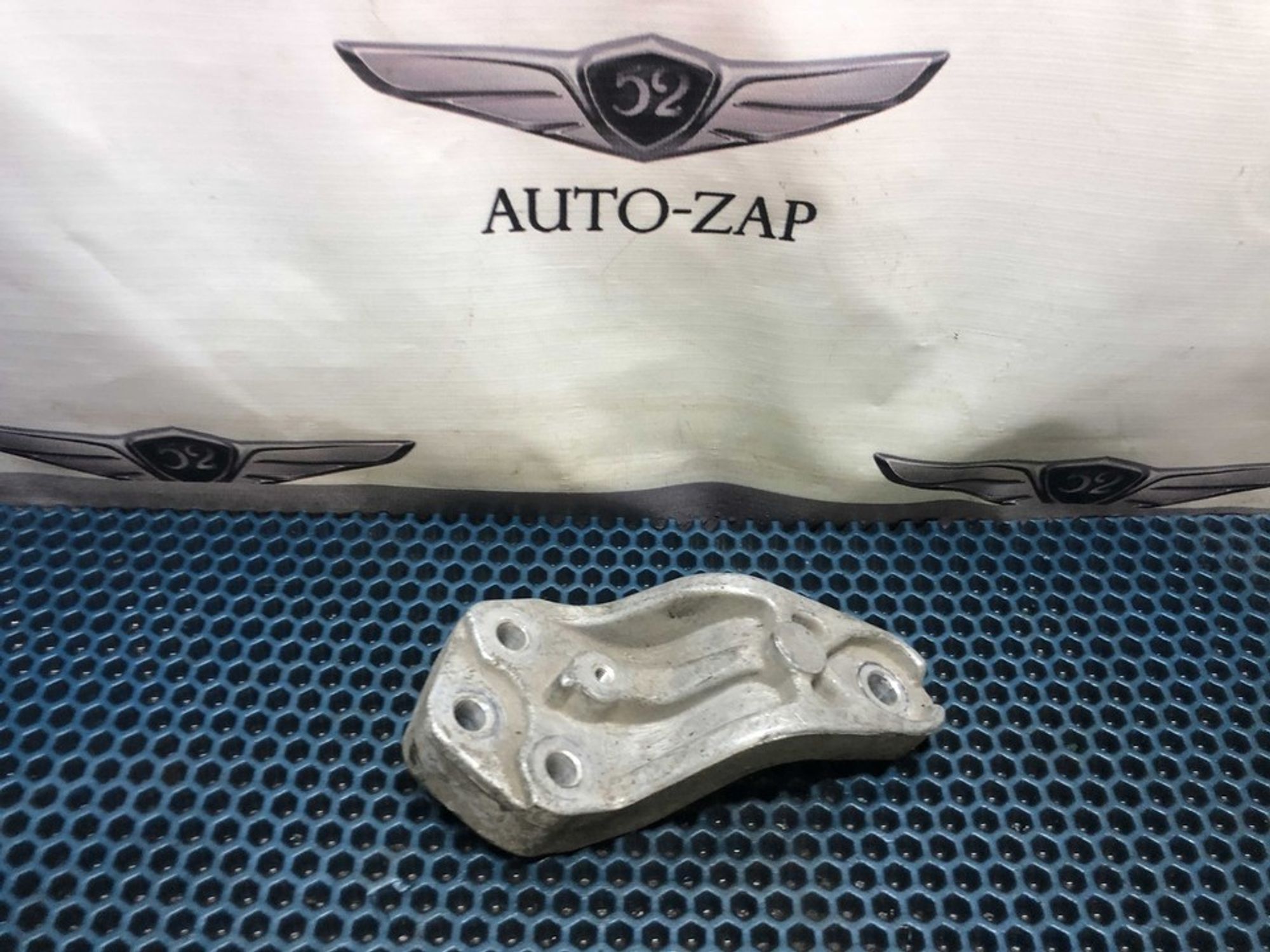 218152H000 Кронштейн опоры двигателя правый R Hyundai Неопознанная модель, 500 рублей, Нижний Новгород