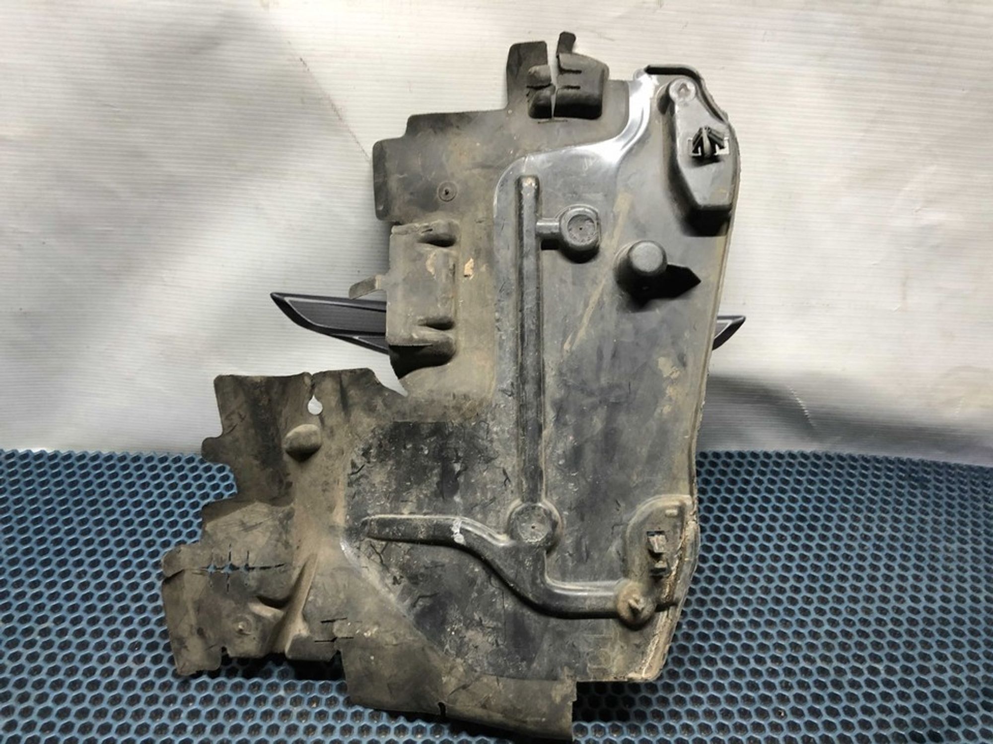 9680057380 Дефлектор радиатора левая L Peugeot 207, 900 рублей, Нижний Новгород