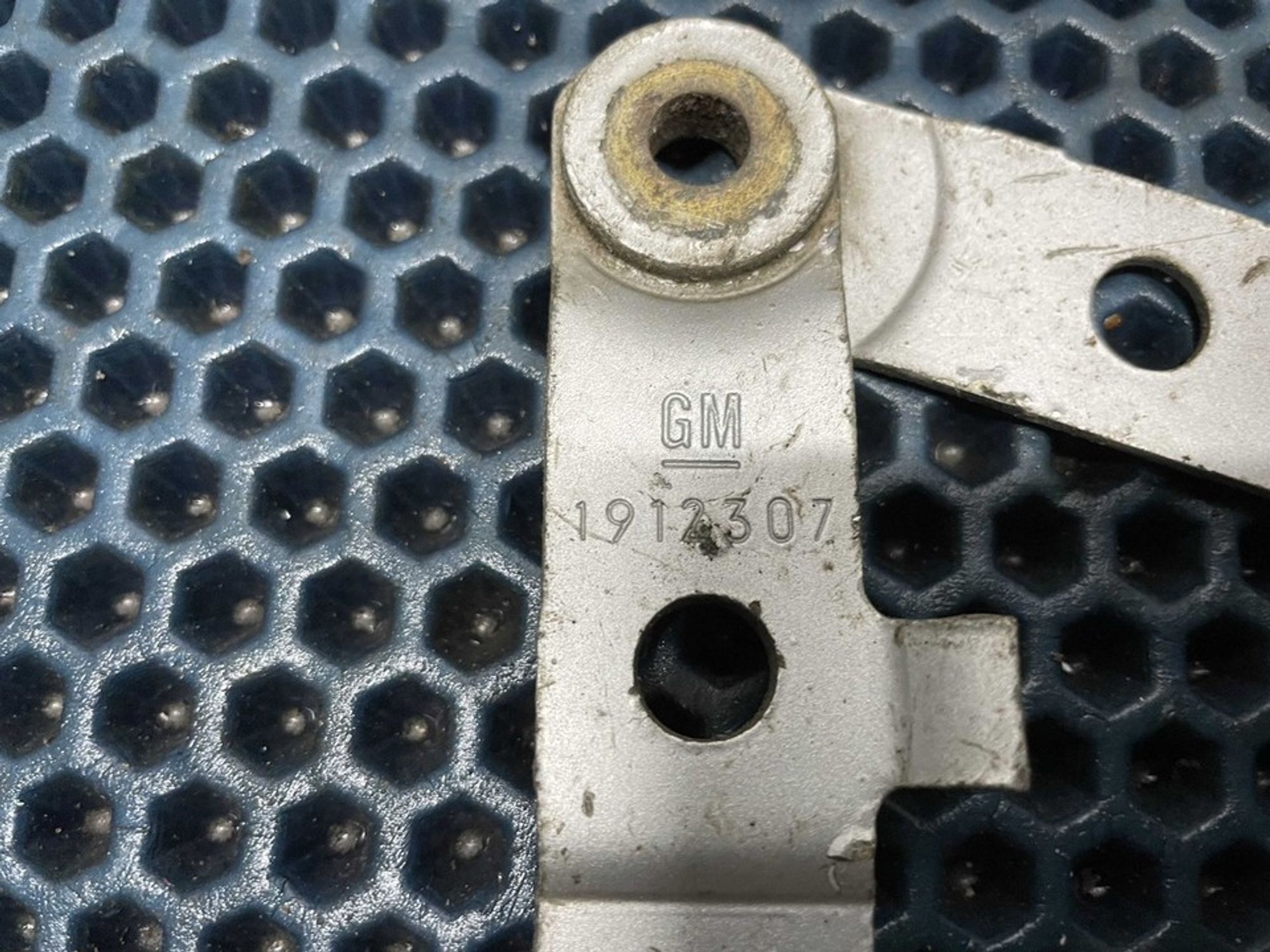 1912307 Петля капота левая L Opel Omega B, 400 рублей, Нижний Новгород