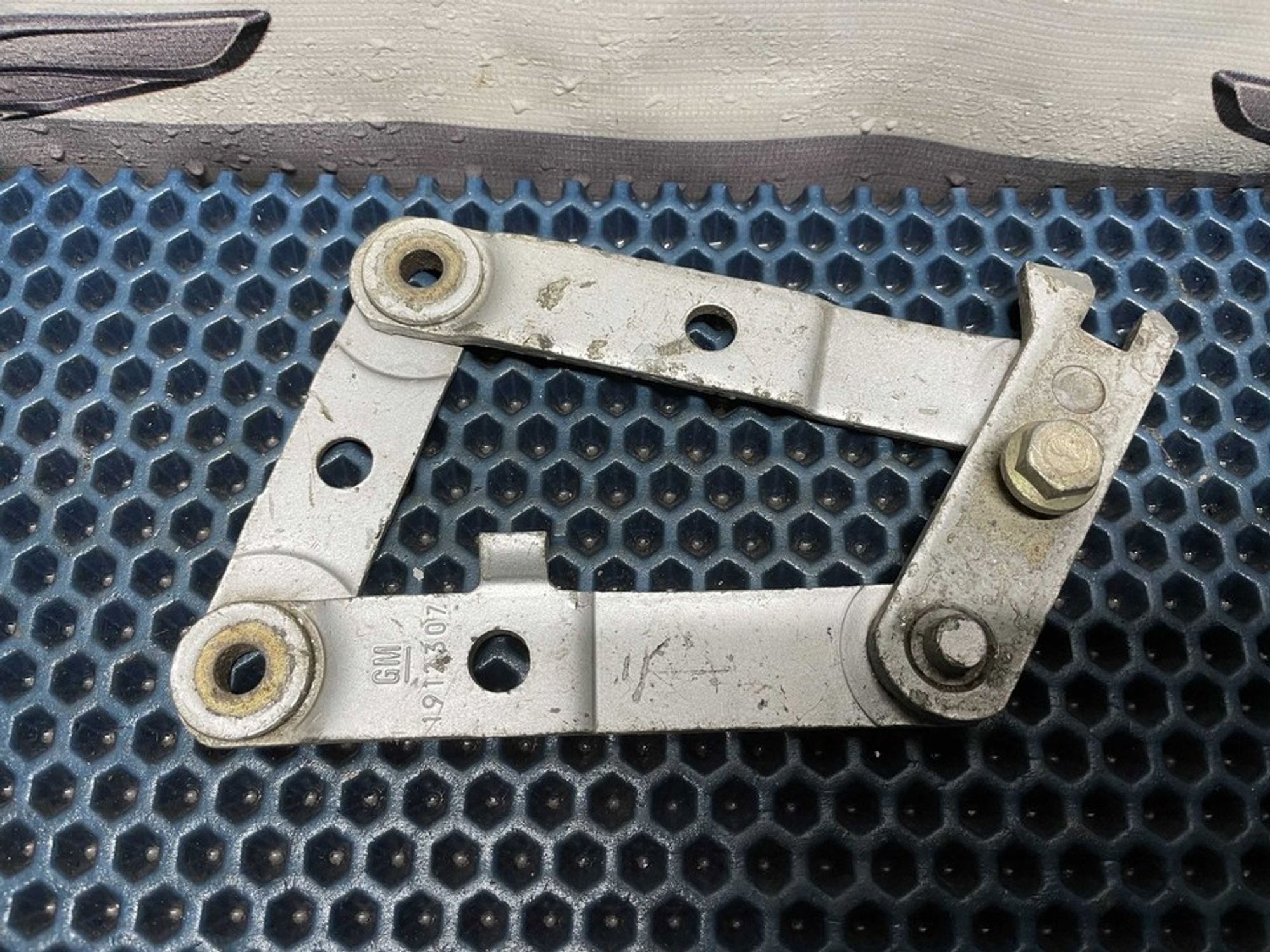 1912307 Петля капота левая L Opel Omega B, 400 рублей, Нижний Новгород