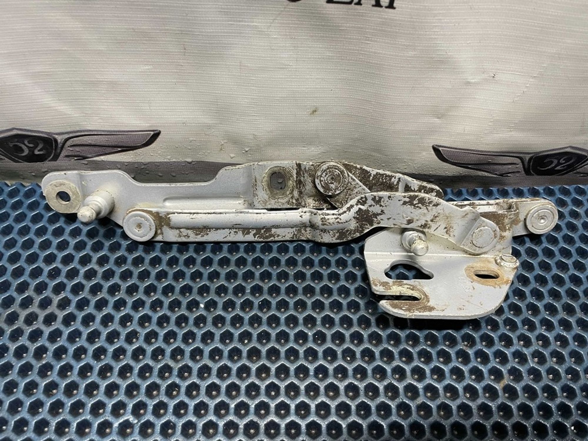 3B5827302A Петля крышки багажника правая R Volkswagen Passat B5, 600 рублей, Нижний Новгород