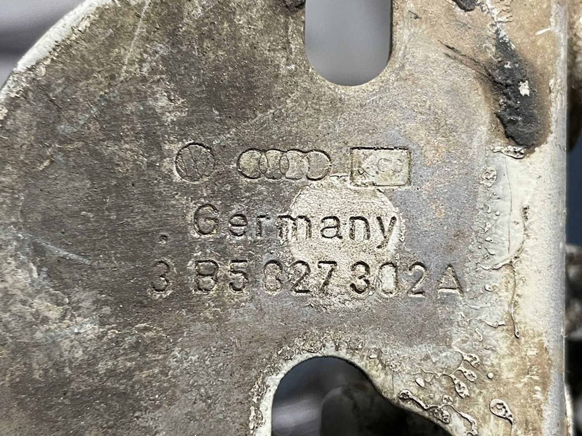 3B5827302A Петля крышки багажника правая R Volkswagen Passat B5, 600 рублей, Нижний Новгород