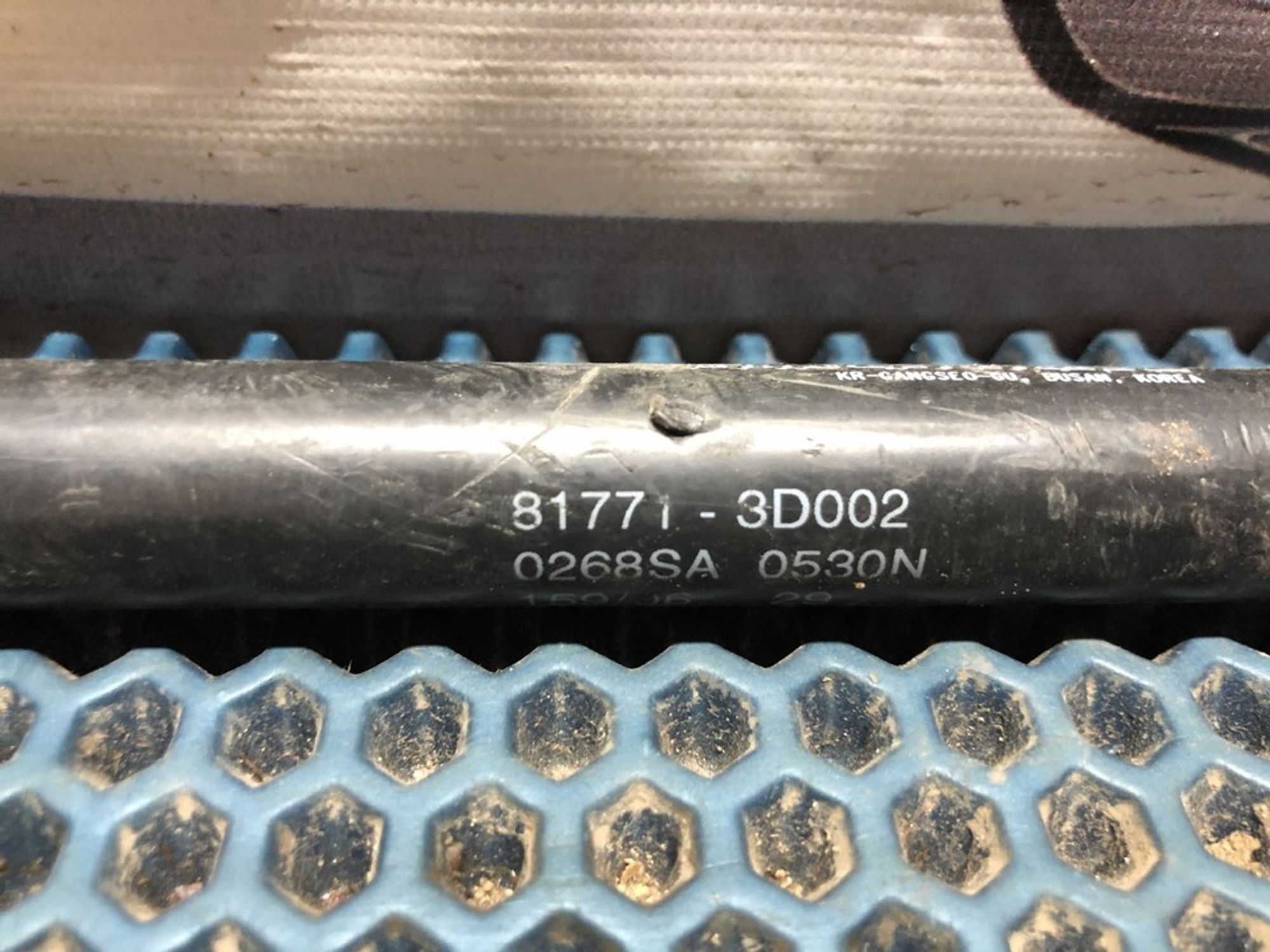 817713D002 Амортизатор багажника Hyundai Sonata IV EF, 600 рублей, Нижний Новгород