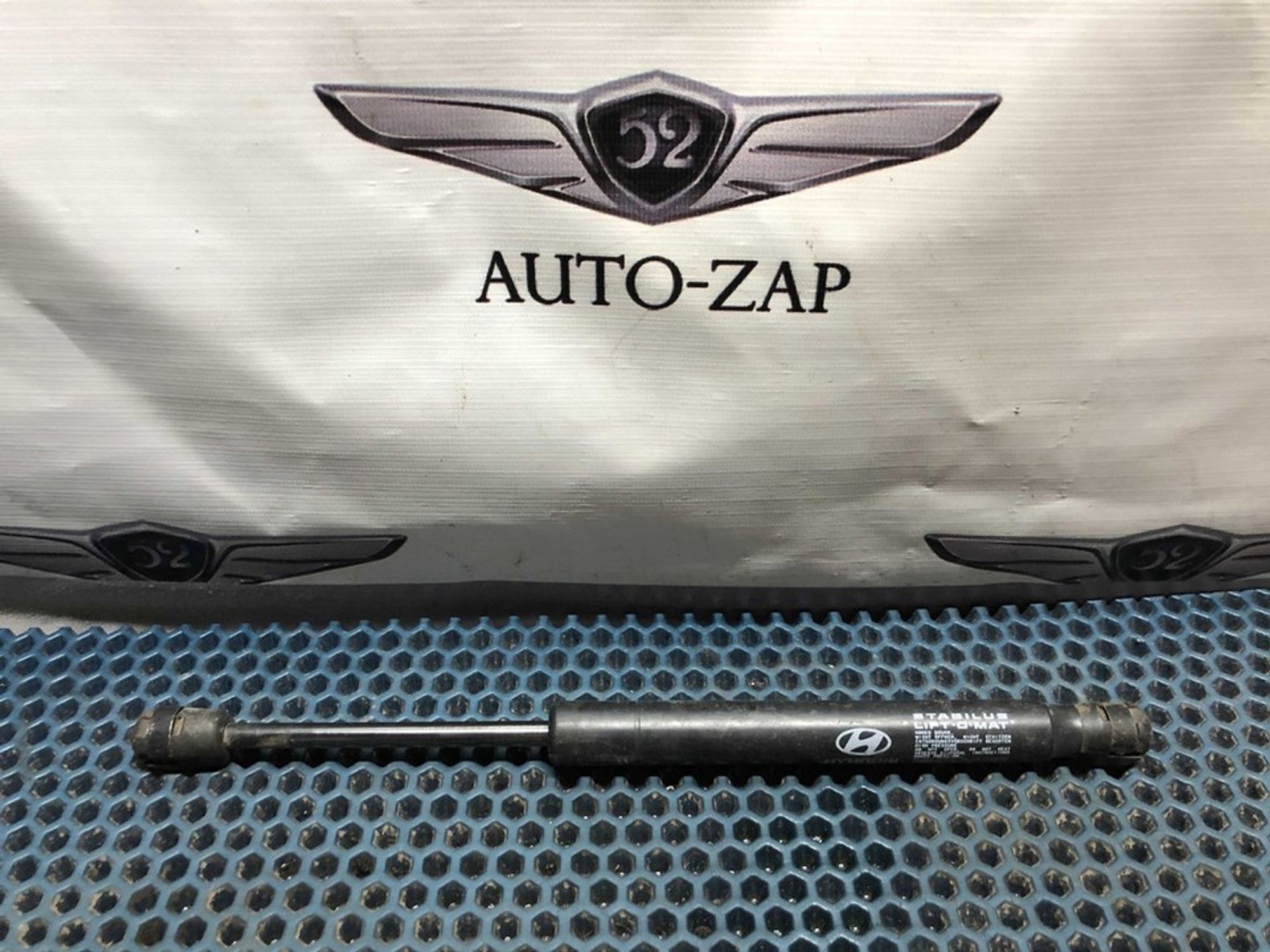 817713D002 Амортизатор багажника Hyundai Sonata IV EF, 600 рублей, Нижний Новгород