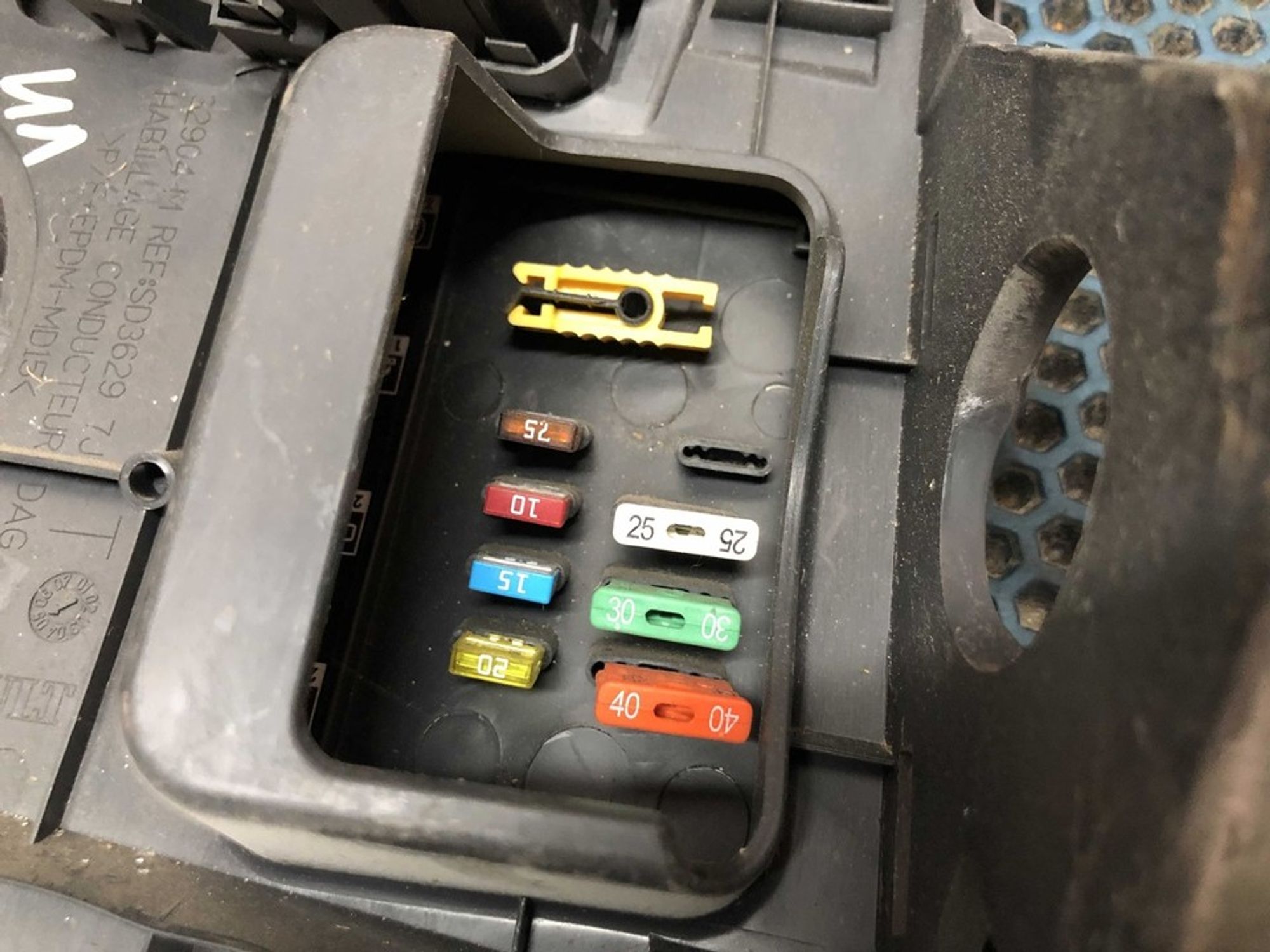 7701063937 Накладка торпедо подрулевая Renault Megane II, 900 рублей, Нижний Новгород