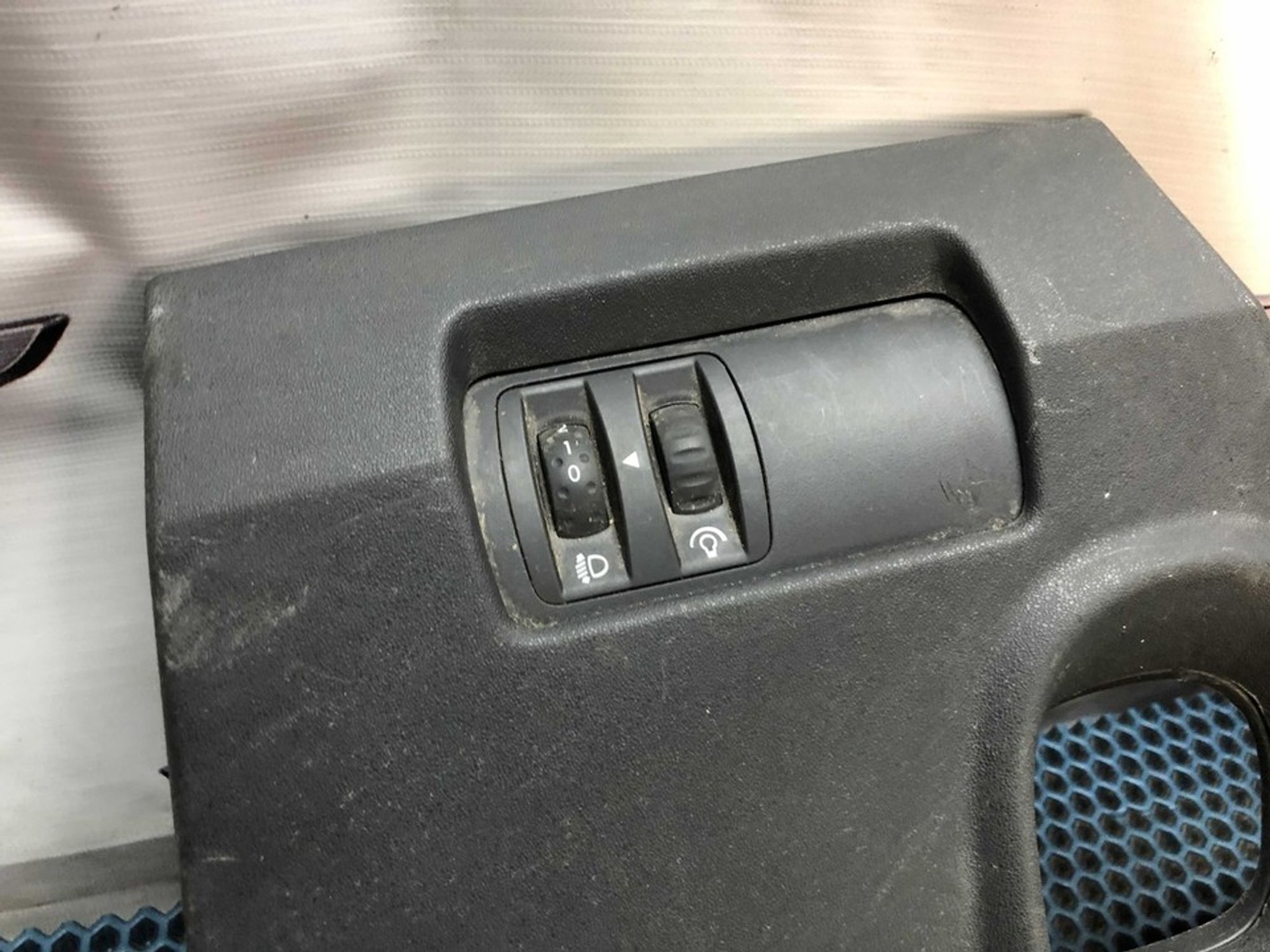 7701063937 Накладка торпедо подрулевая Renault Megane II, 900 рублей, Нижний Новгород