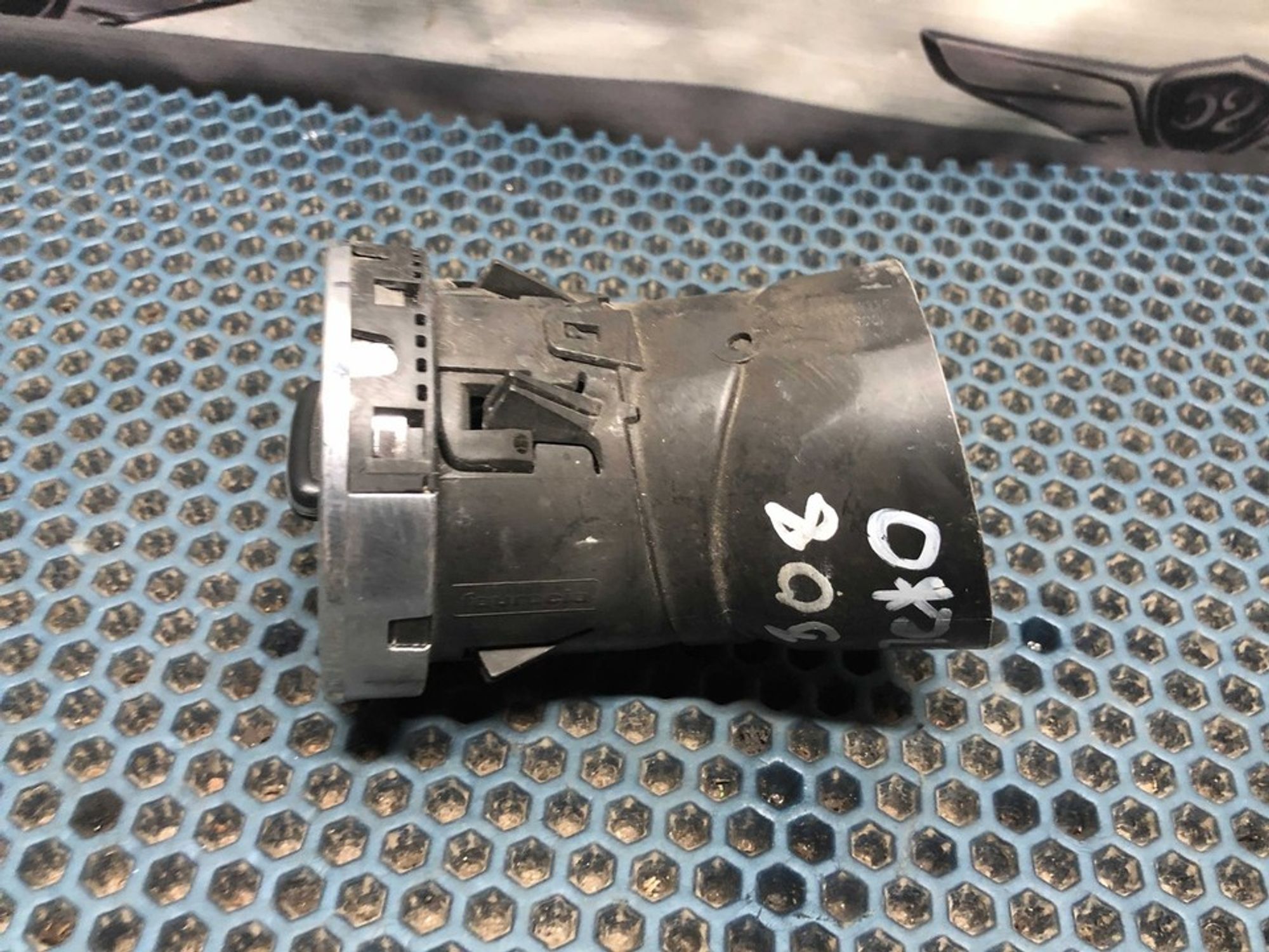 9655994277 Дефлектор воздушный левый L Peugeot 308 I, 700 рублей, Нижний Новгород