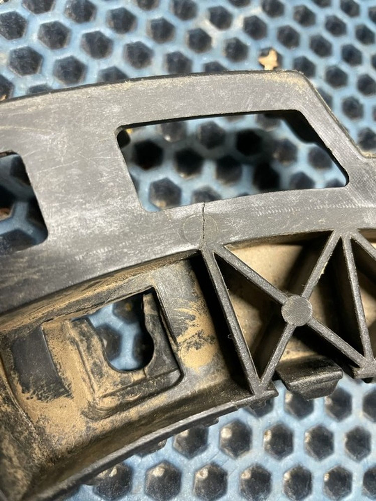 866144Y500 Кронштейн заднего бампера правый R Kia Rio III, 500 рублей, Нижний Новгород