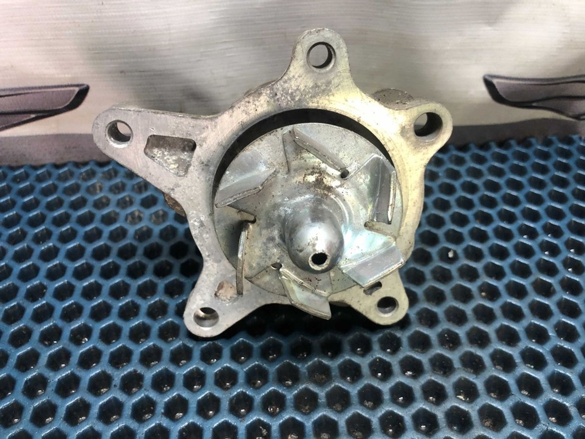 251002B710 Насос водяной Hyundai Elantra HD, 700 рублей, Нижний Новгород