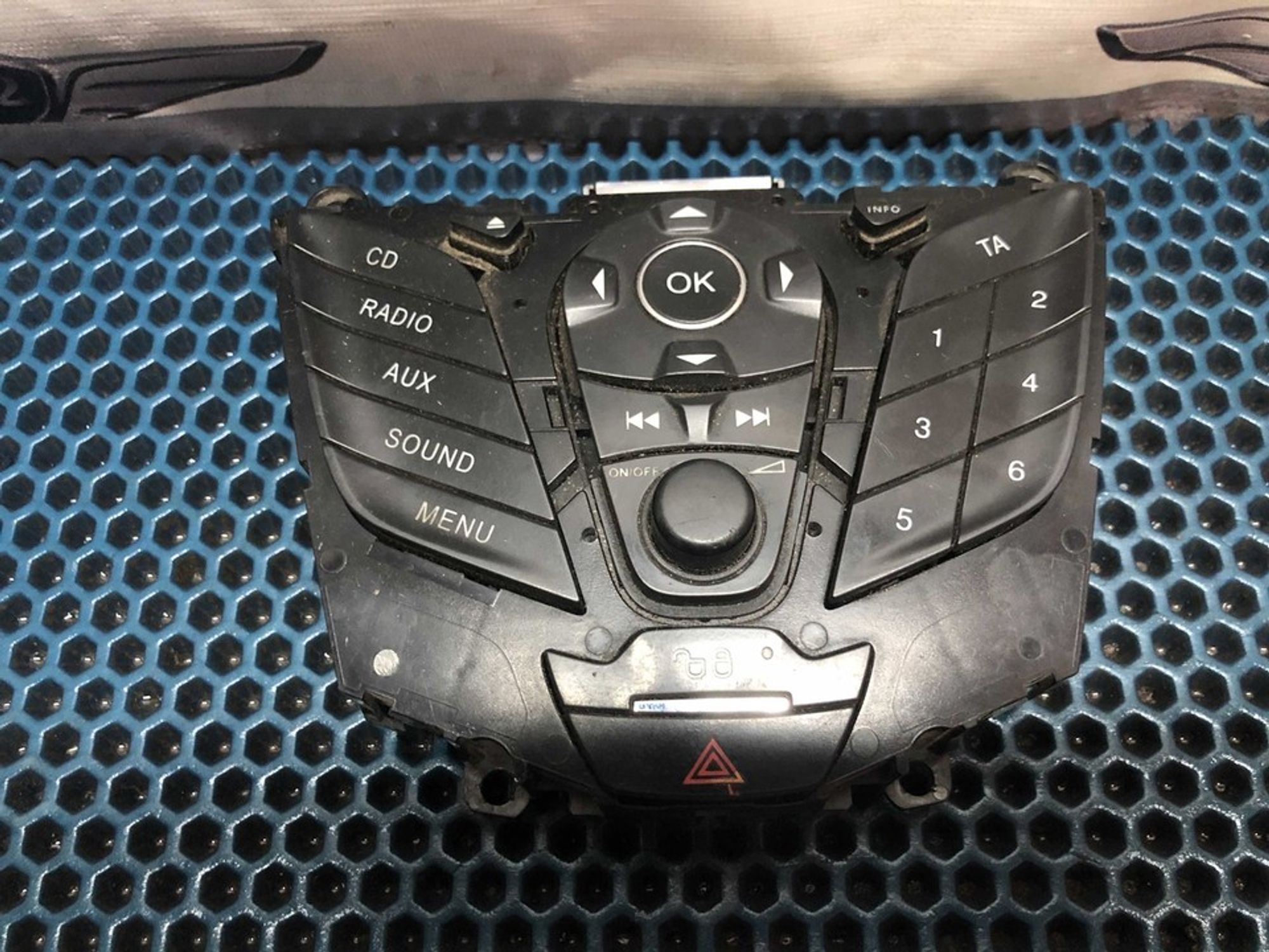 AM5T18K811AC Блок управления магнитолой Ford Focus III, 1000 рублей, Нижний Новгород