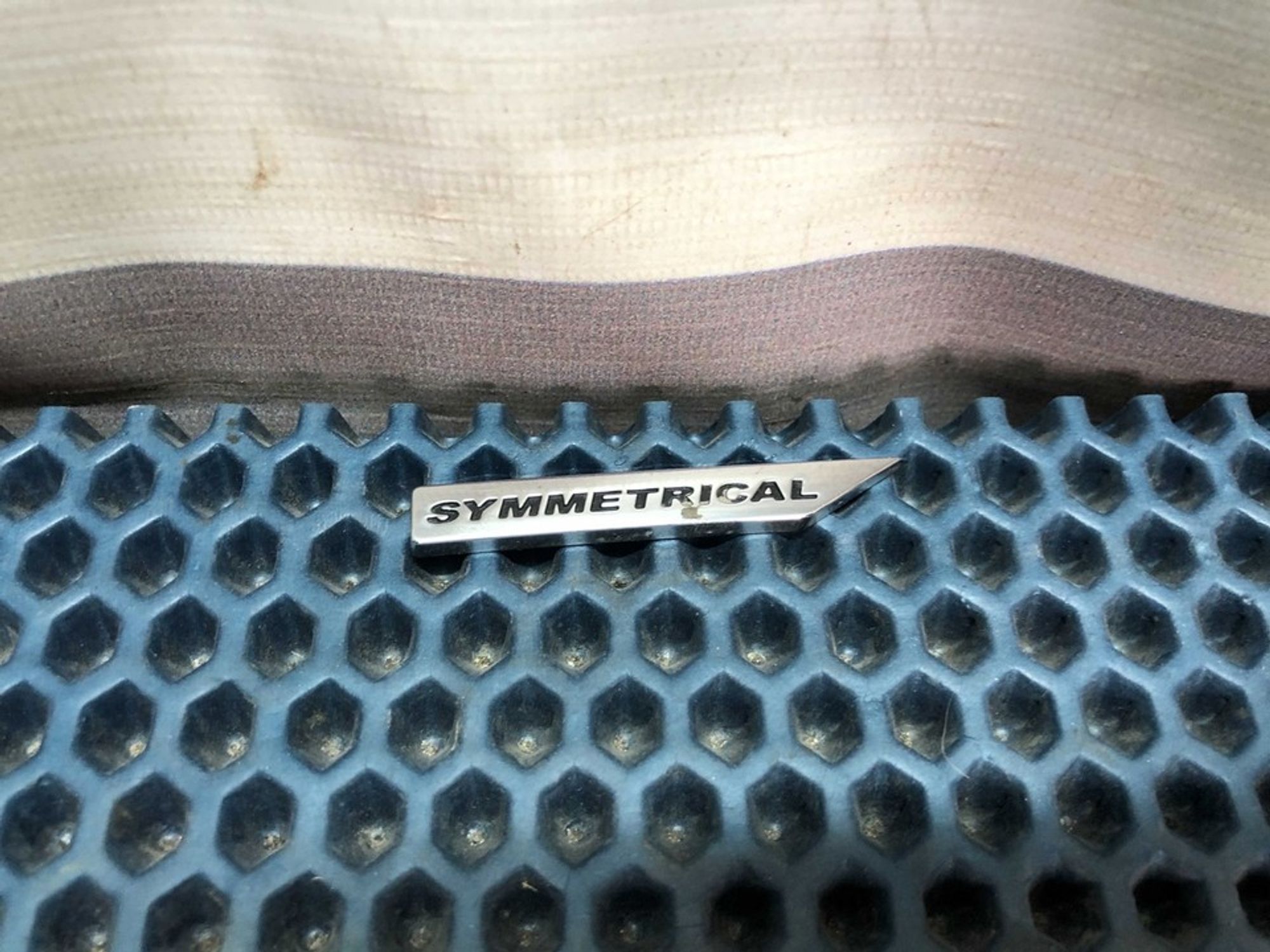 93073XA190 Эмблема на крышку багажника Subaru Forester III, 500 рублей, Нижний Новгород