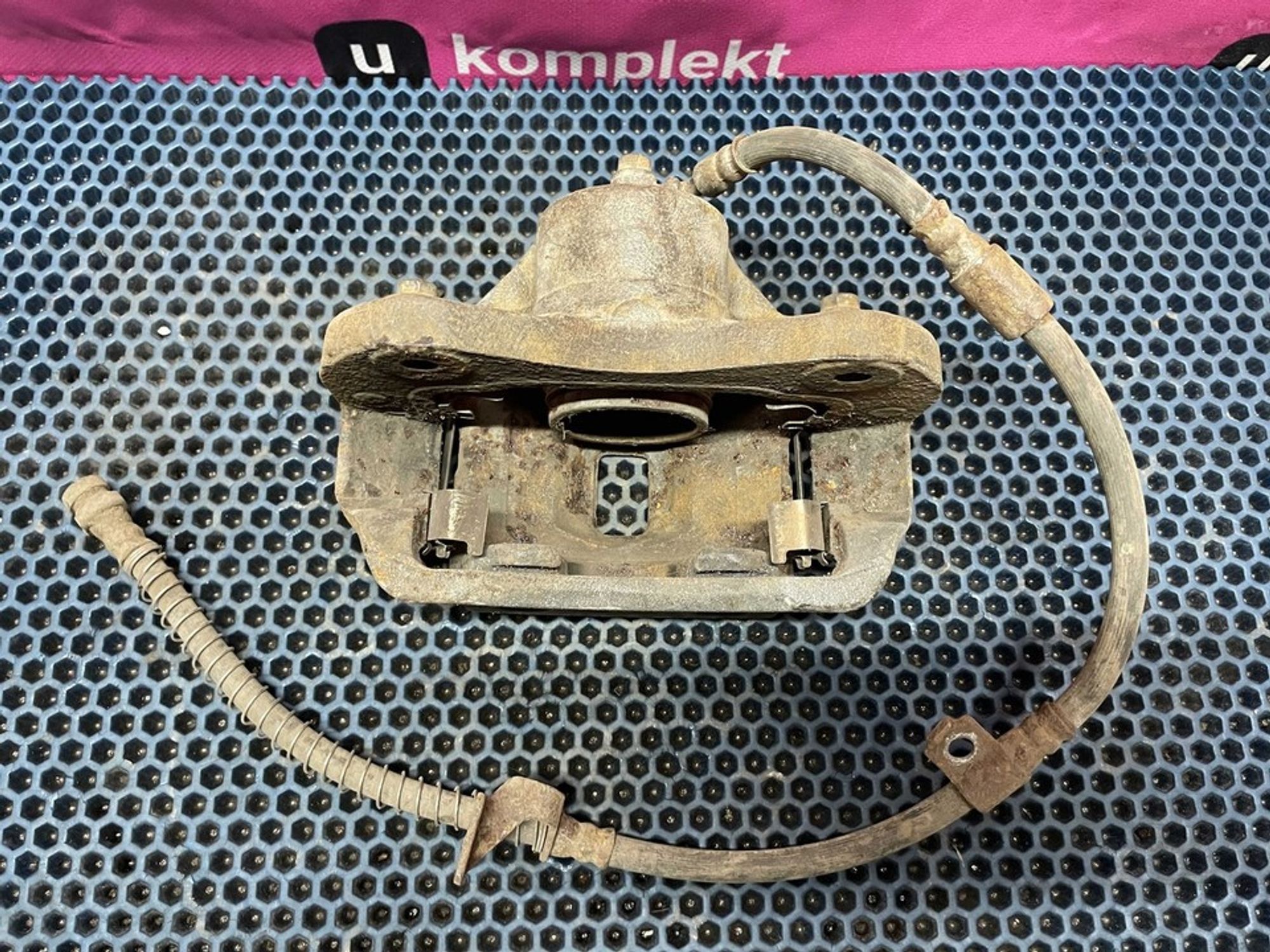 5819038A11 Суппорт передний правый R Hyundai Coupe II, 1200 рублей, Нижний Новгород