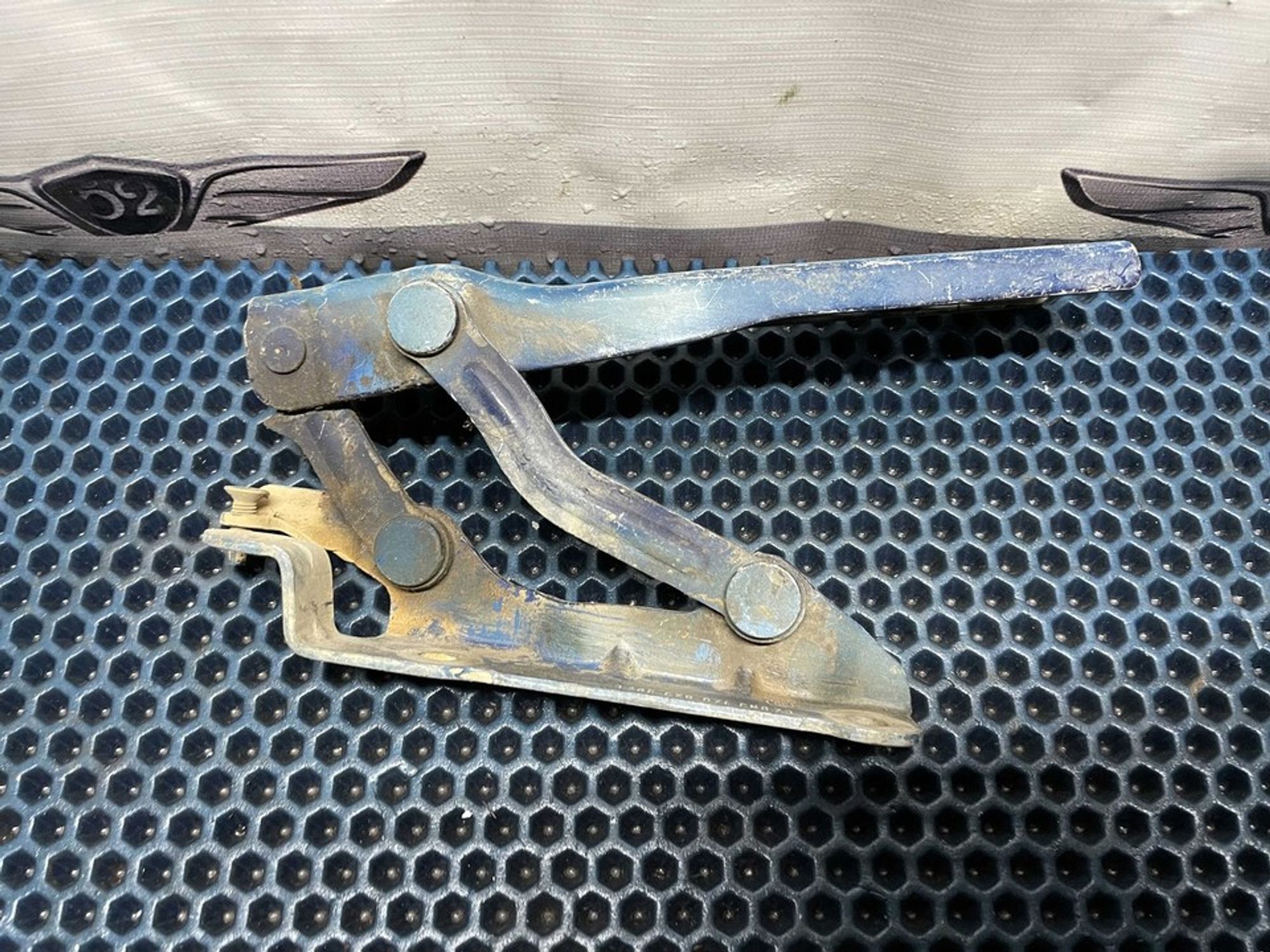 1Z0823302C Петля капота правая R Skoda Octavia II, 1200 рублей, Нижний Новгород