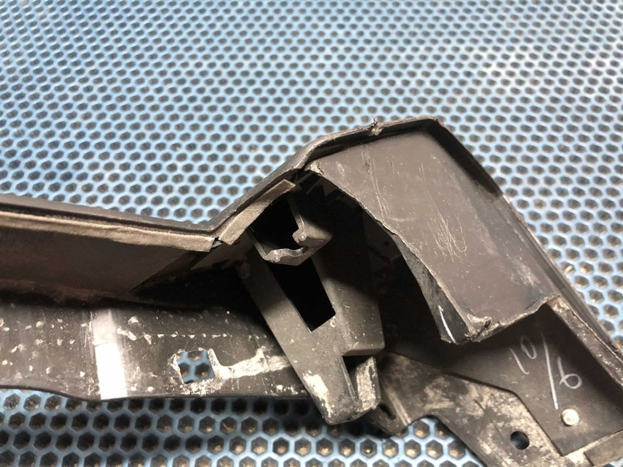 7560142100 Расширитель крыла передний правый R Toyota RAV4 CA40, 700 рублей, Нижний Новгород