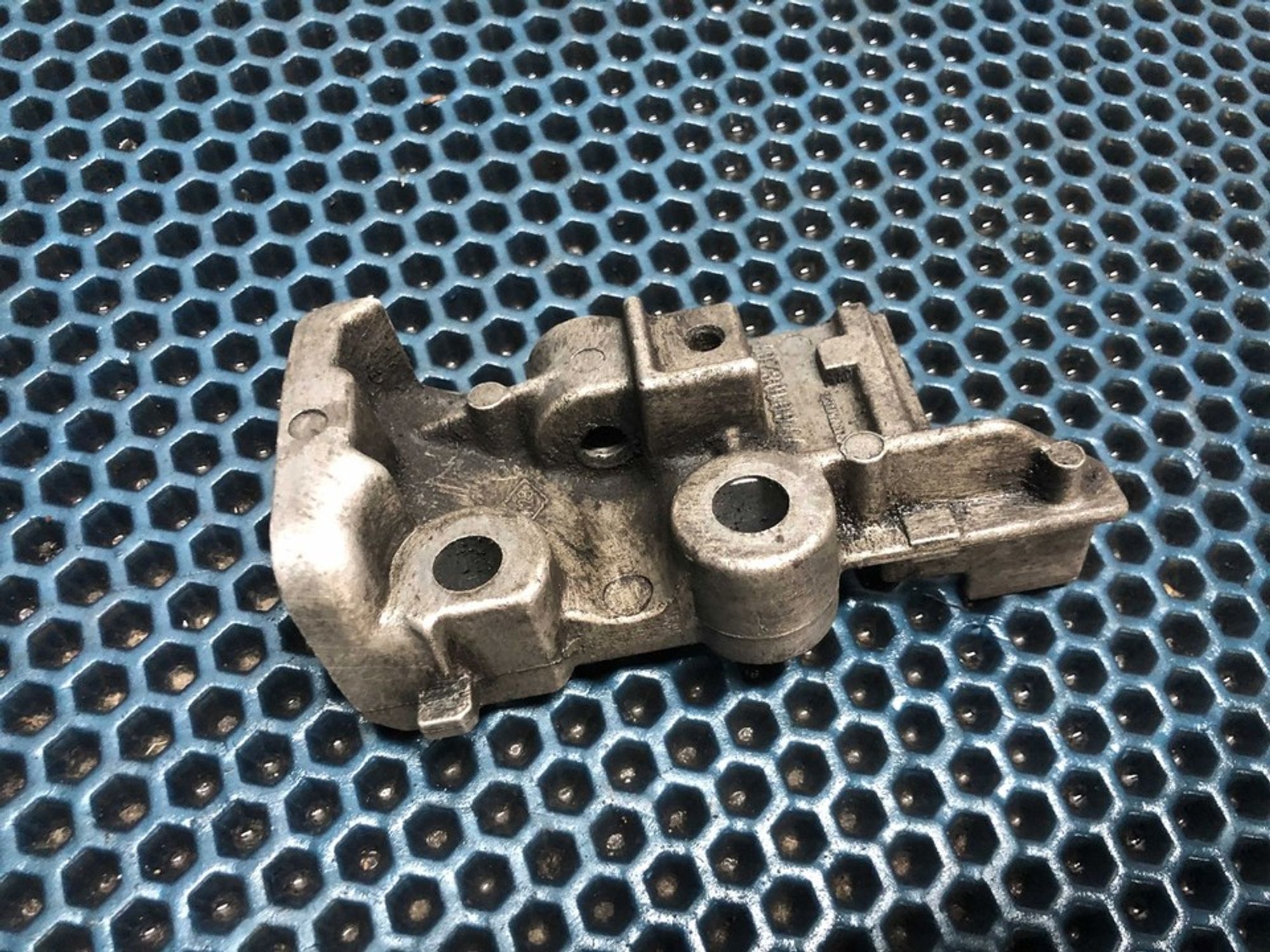 7700108207 Кронштейн двигателя Renault Неопознанная модель, 500 рублей, Нижний Новгород