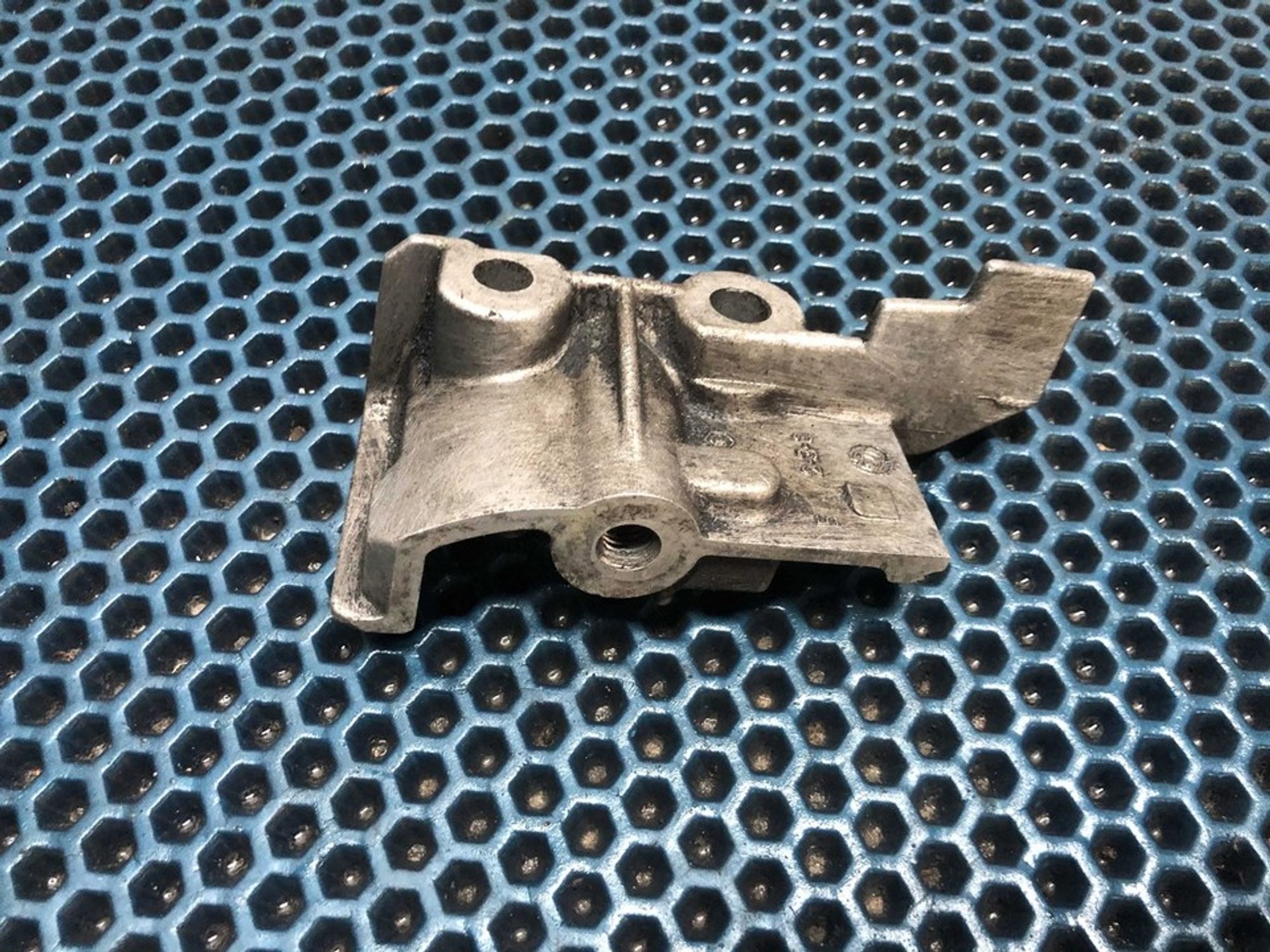 7700108207 Кронштейн двигателя Renault Неопознанная модель, 500 рублей, Нижний Новгород