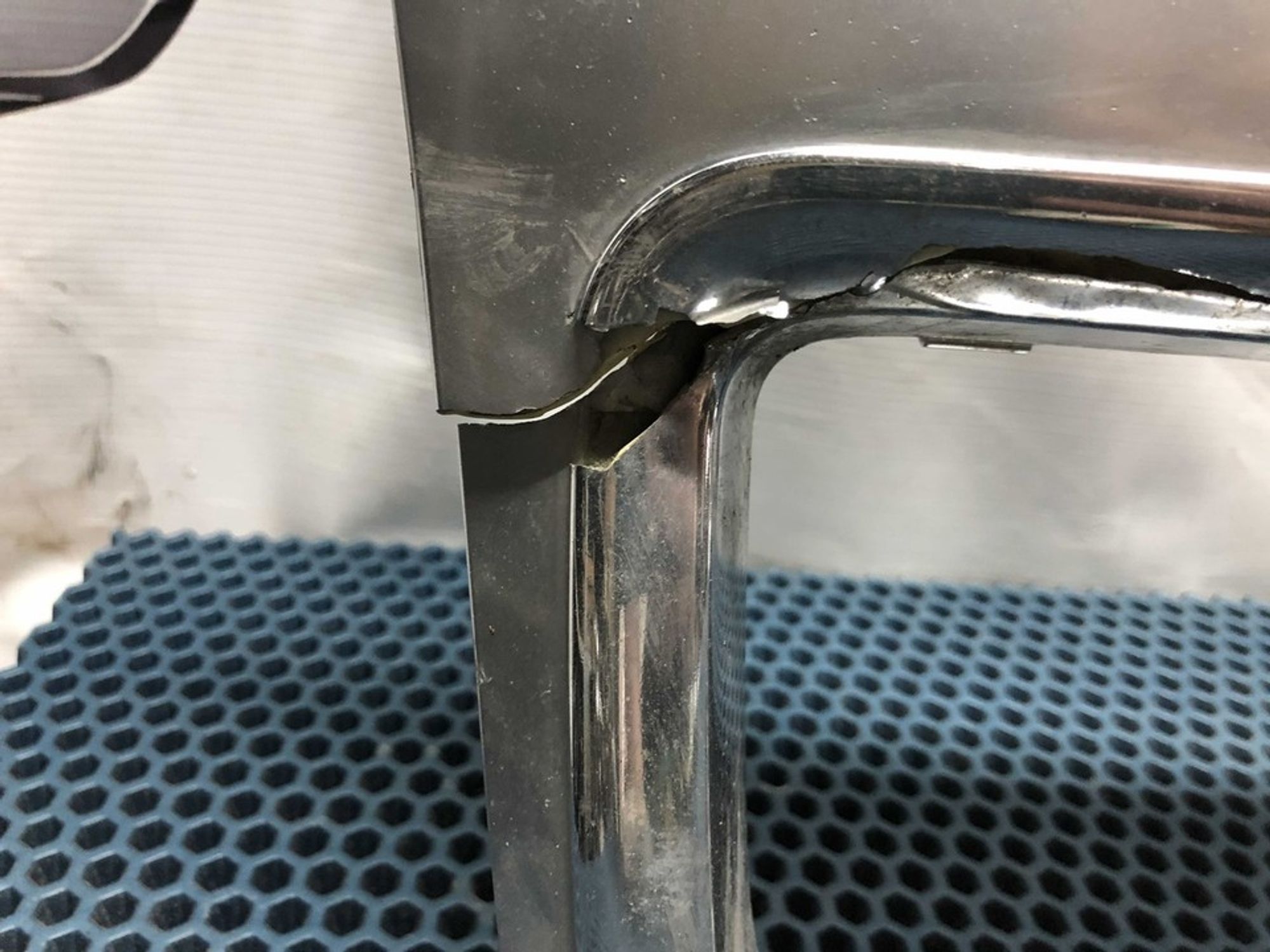 7L6853651 Решетка радиатора Volkswagen Touareg I, 2000 рублей, Нижний Новгород