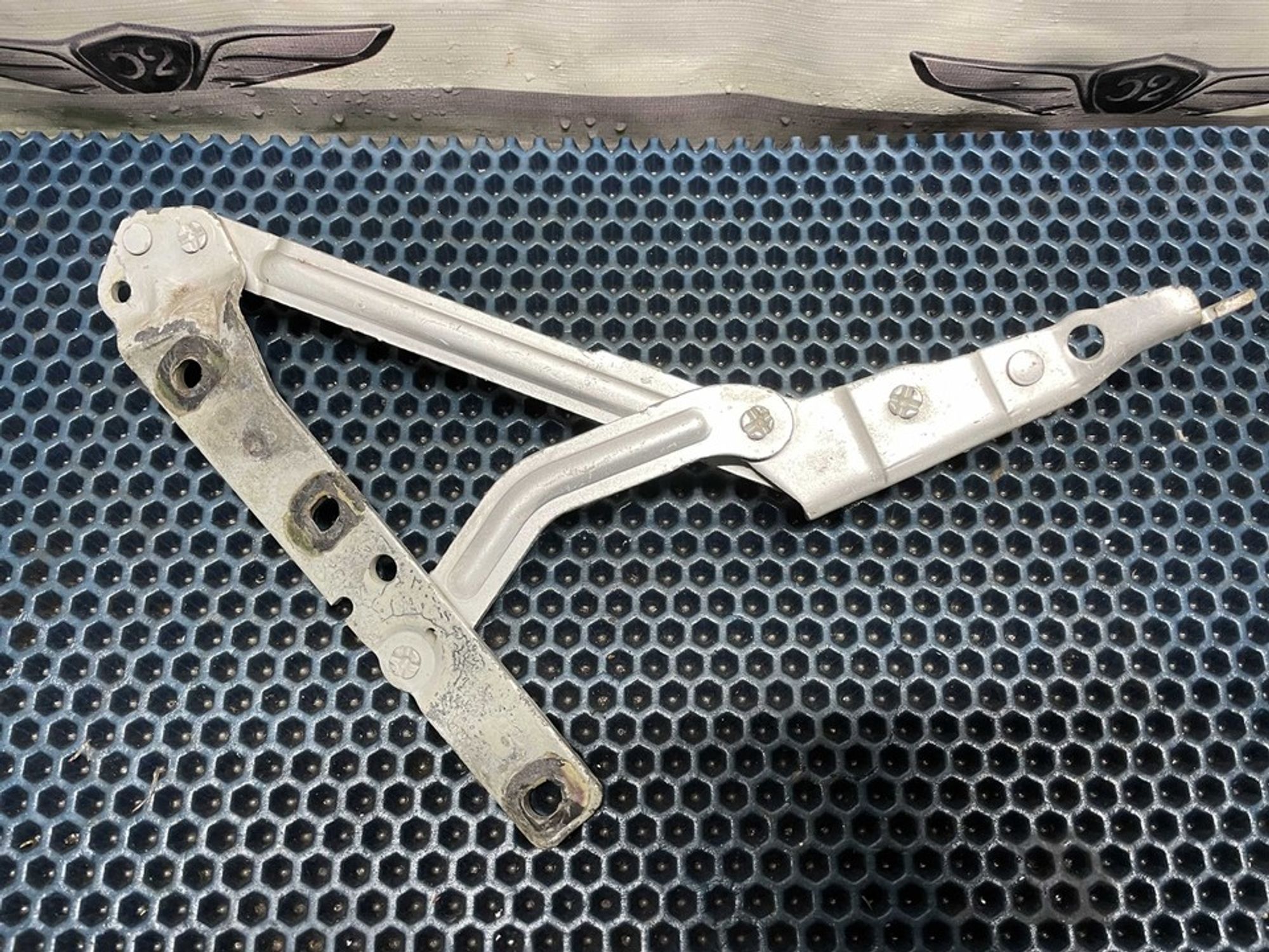 YS41F42700AA Петля крышки багажника правая R Ford Focus I, 700 рублей, Нижний Новгород