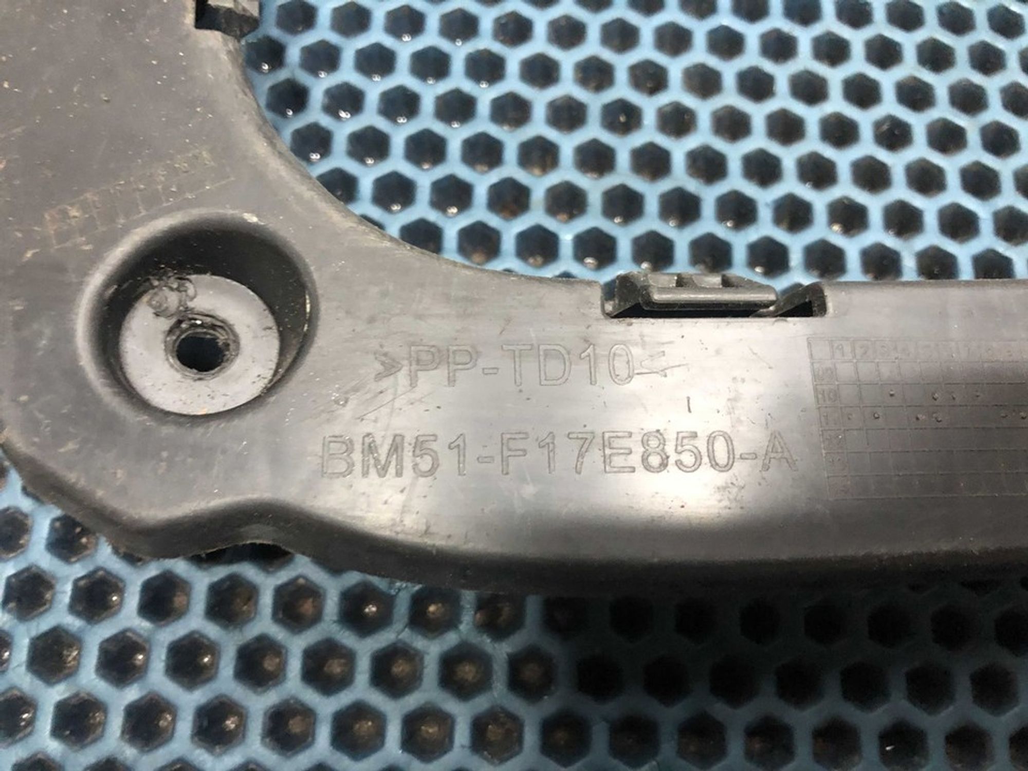 BM51F17E850A Кронштейн заднего бампера правый R Ford Focus III, 800 рублей, Нижний Новгород