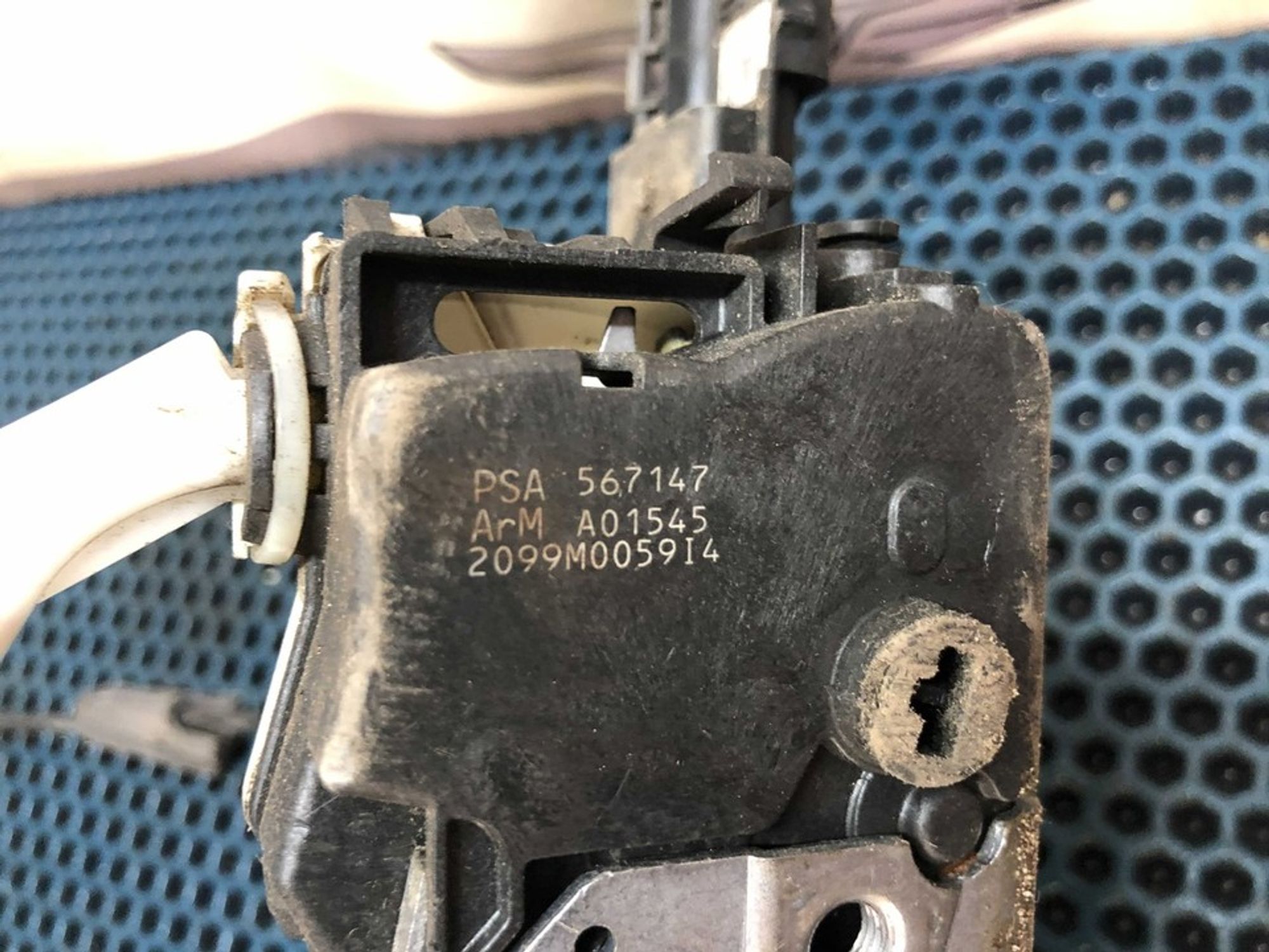 PSA567147 Замок двери передней правой R Peugeot 308 I, 1500 рублей, Нижний Новгород