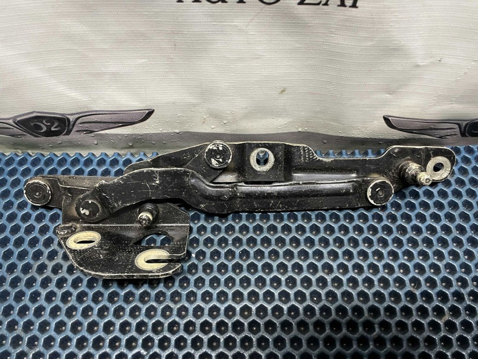 3B5827301A Петля крышки багажника левая L Volkswagen Passat B5, 600 рублей, Нижний Новгород