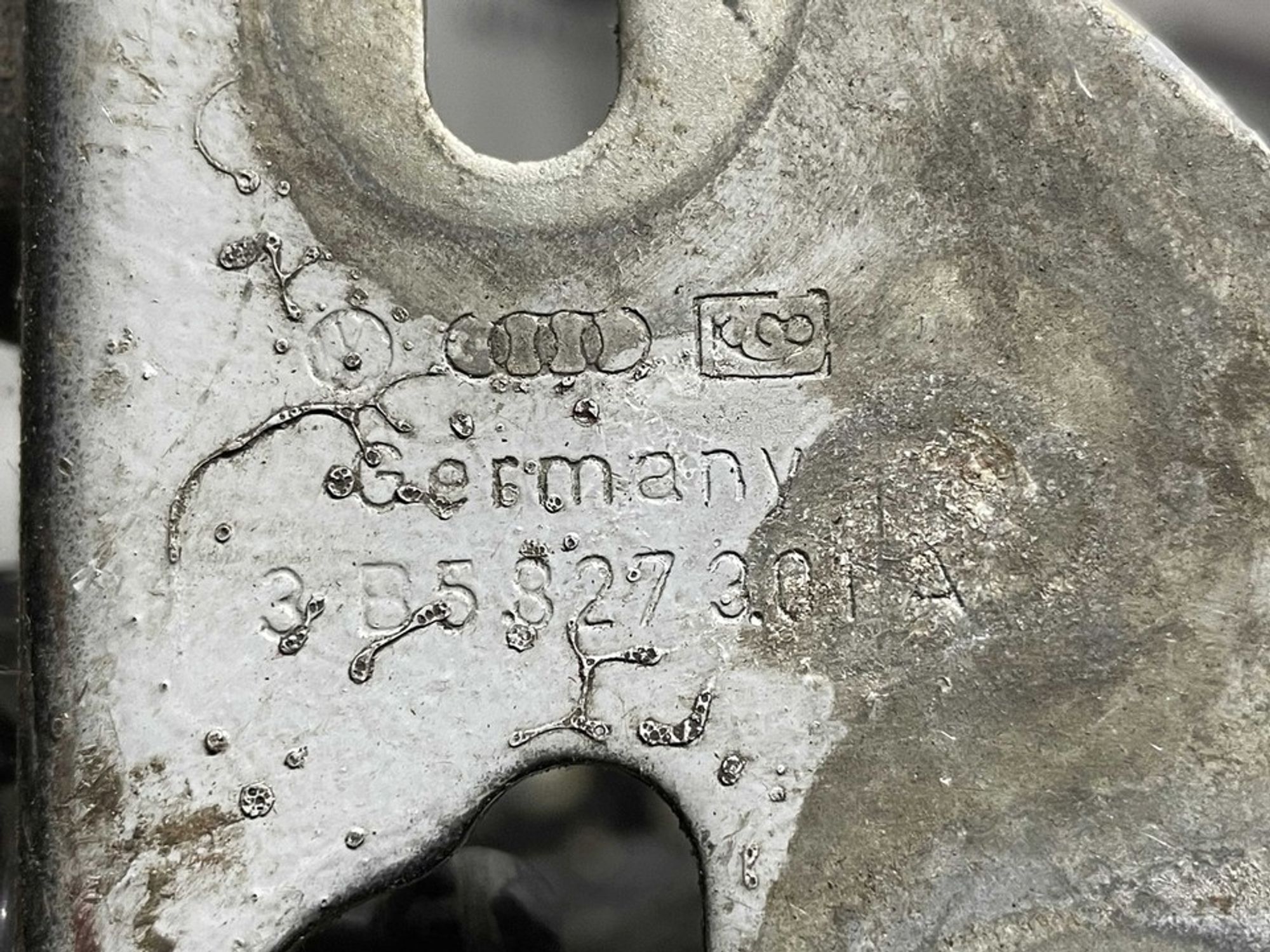 3B5827301A Петля крышки багажника левая L Volkswagen Passat B5, 600 рублей, Нижний Новгород