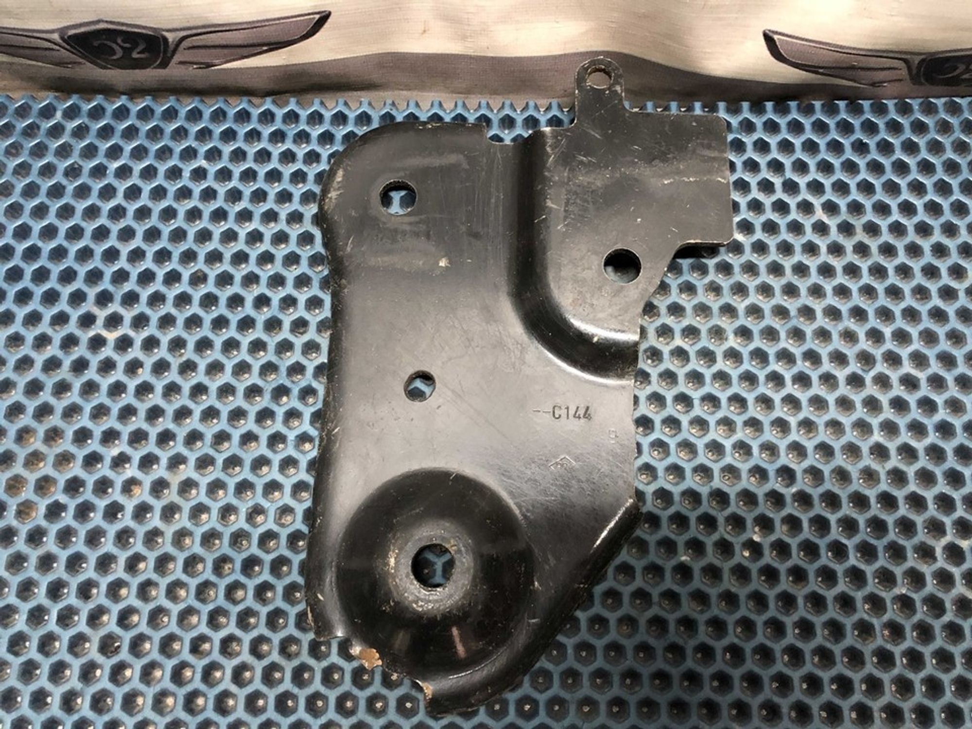 8200823809 Кронштейн переднего подрамника левый L Renault Duster I, 600 рублей, Нижний Новгород