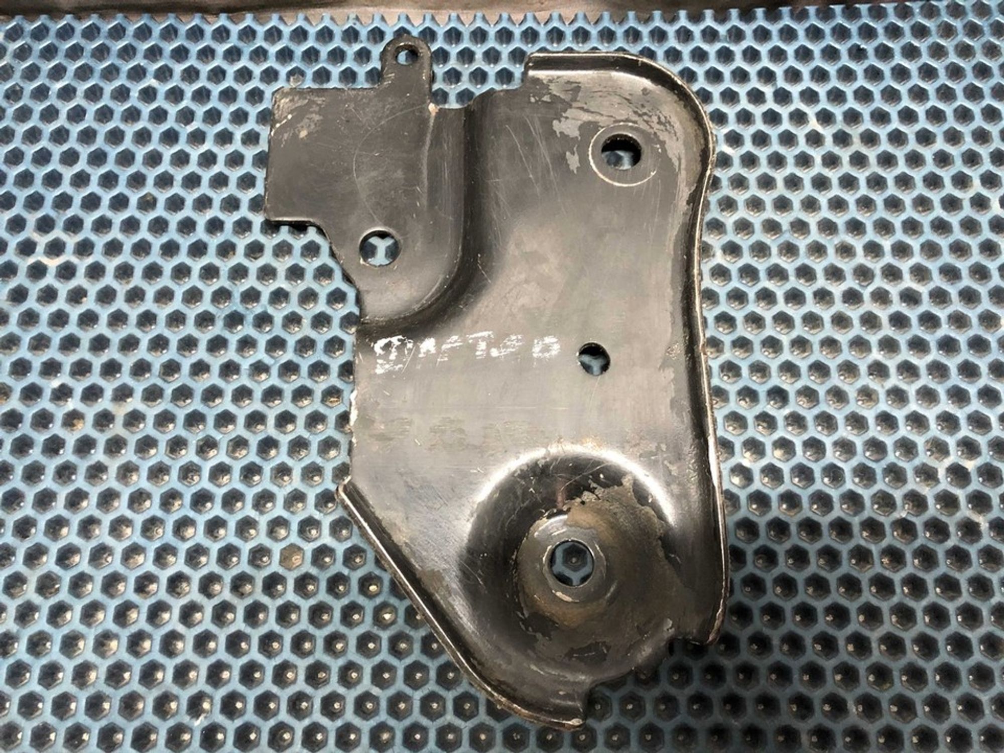 8200823809 Кронштейн переднего подрамника левый L Renault Duster I, 600 рублей, Нижний Новгород