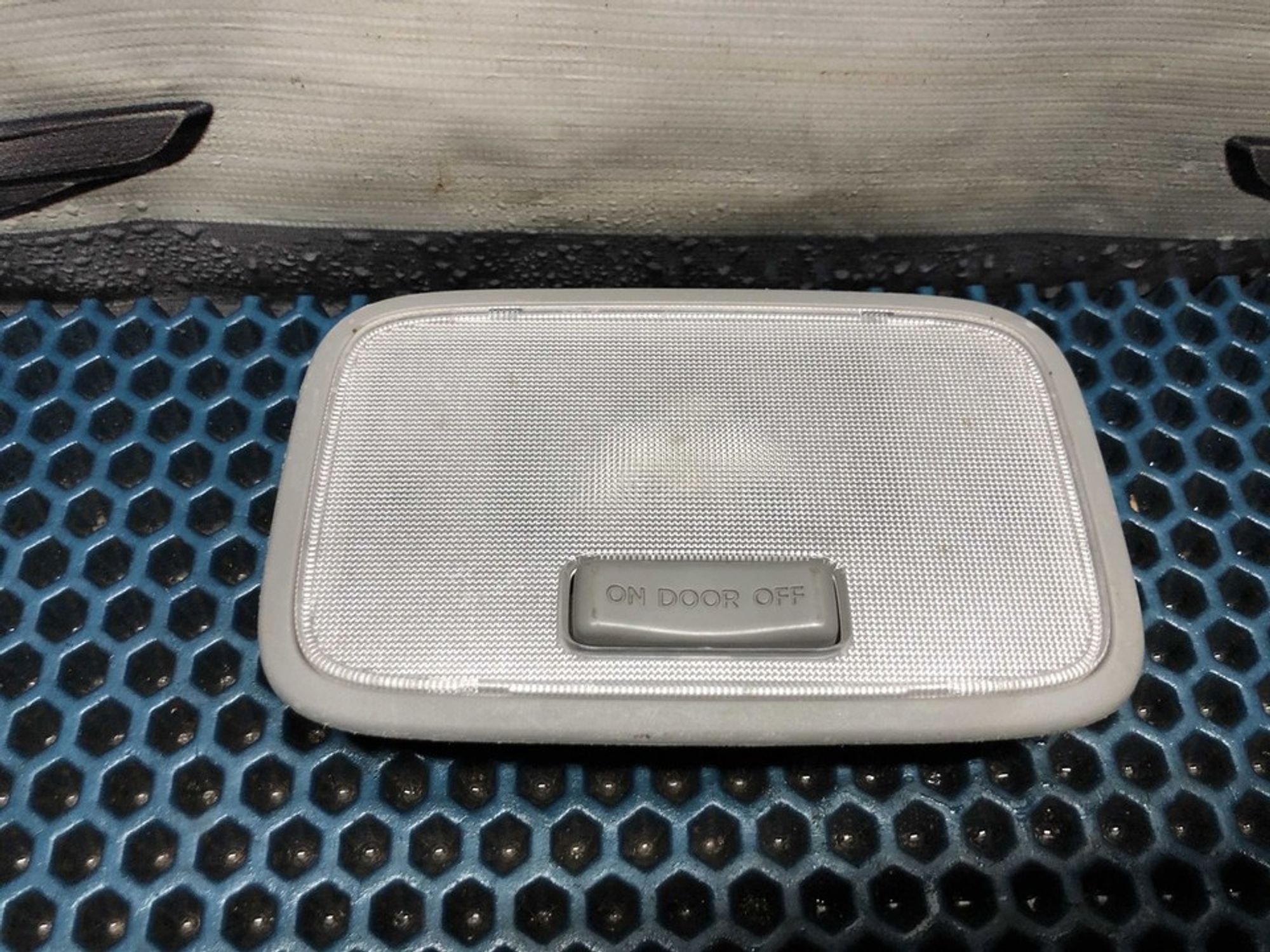 928701R000 Плафон внутреннего освещения, 500 рублей, Нижний Новгород