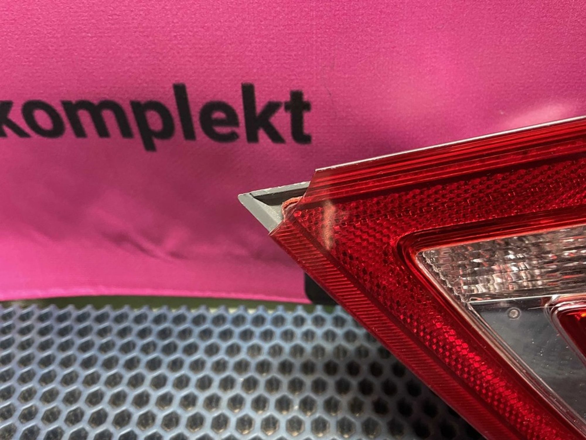 21800371611000 Фонарь задний правый внутренний R Lada Vesta, 1200 рублей, Нижний Новгород