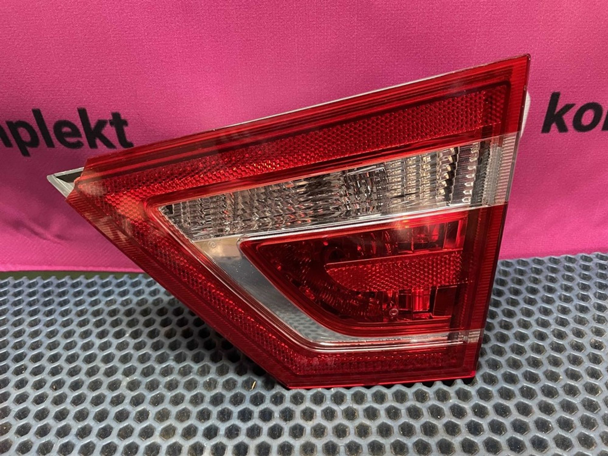 21800371611000 Фонарь задний правый внутренний R Lada Vesta, 1200 рублей, Нижний Новгород