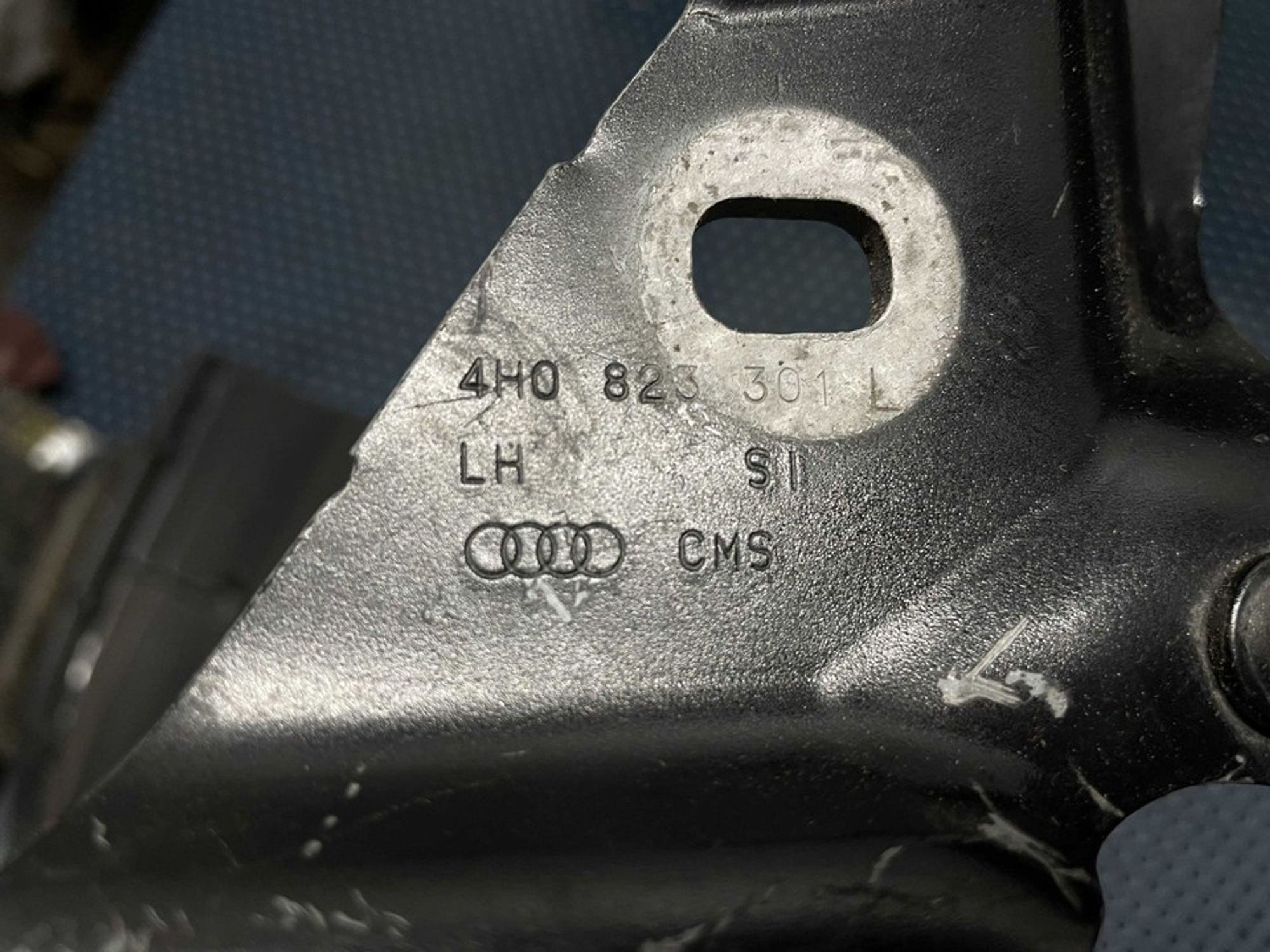 4H0823301L Петля капота левая L Audi A8 D4, 1500 рублей, Нижний Новгород