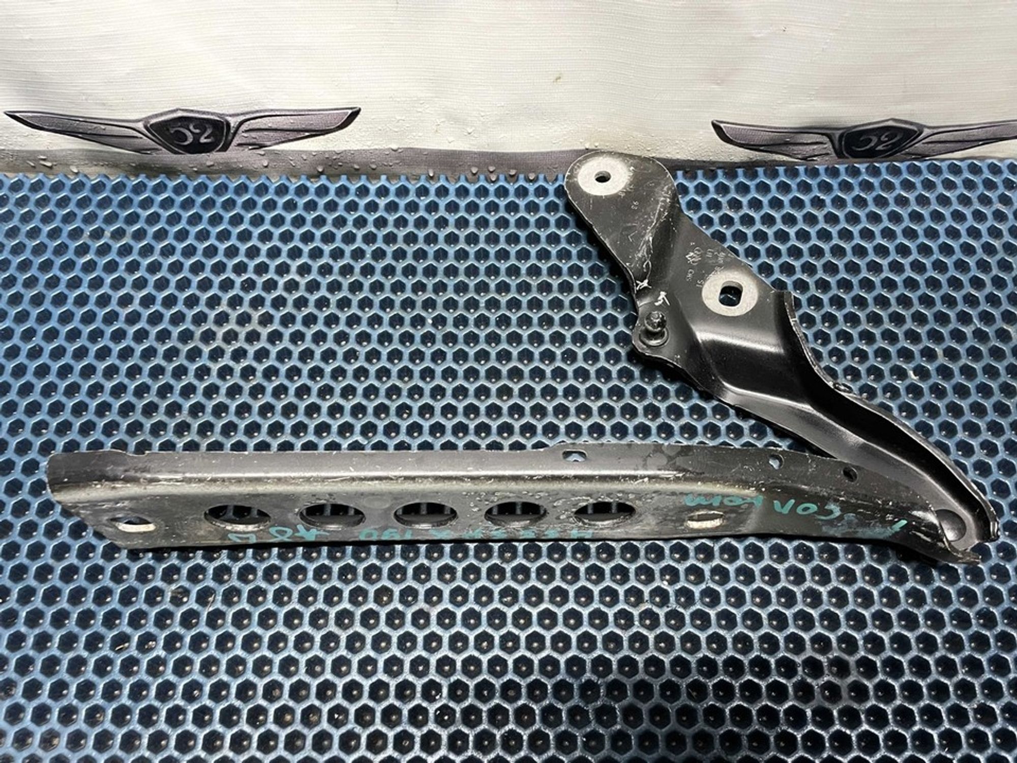 4H0823301L Петля капота левая L Audi A8 D4, 1500 рублей, Нижний Новгород