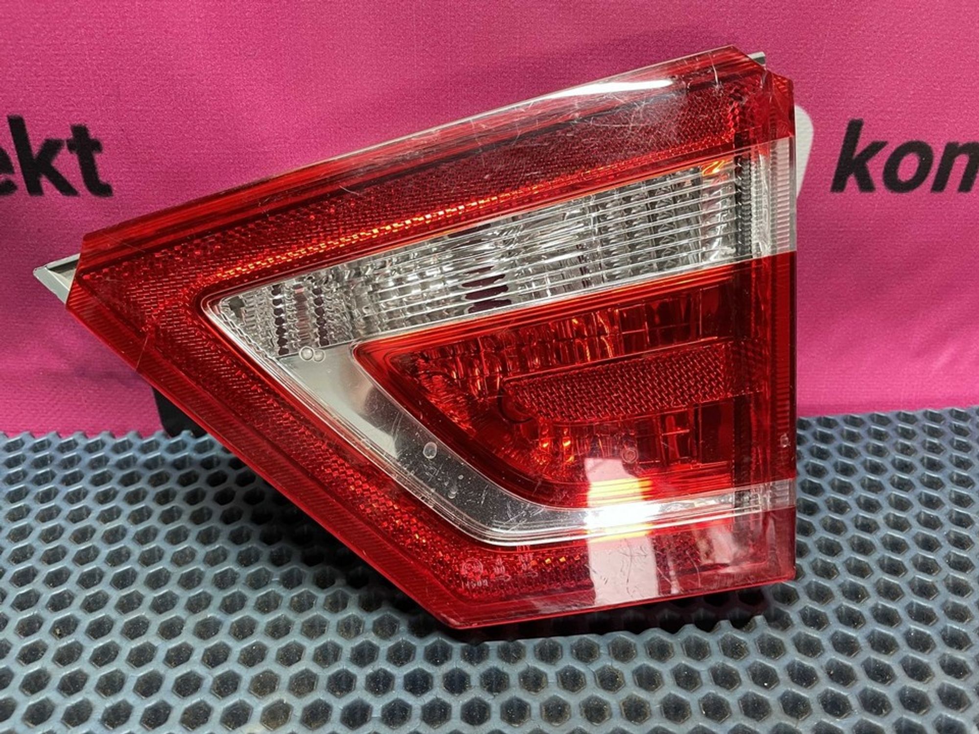 8450006964 Фонарь задний правый внутренний R Lada Vesta, 500 рублей, Нижний Новгород