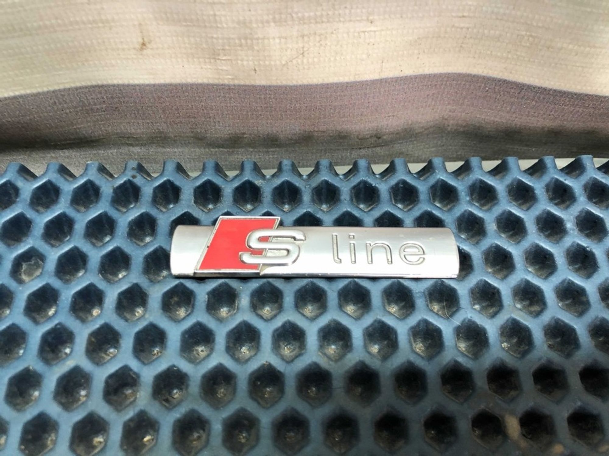 4F0853736A Эмблема Audi Неопознанная модель, 500 рублей, Нижний Новгород