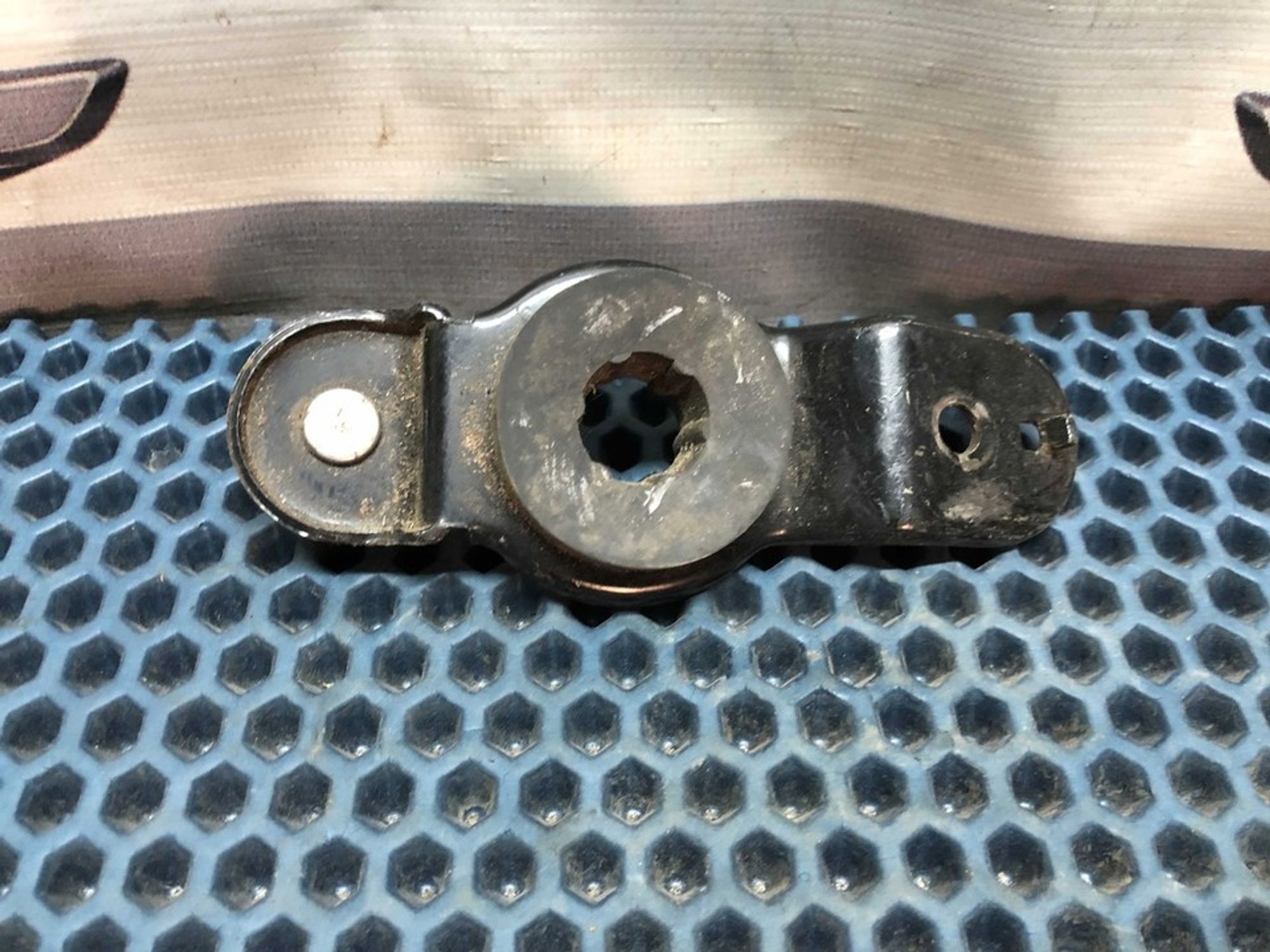 0K2A115240D Кронштейн радиатора правый R Kia Spectra I, 500 рублей, Нижний Новгород