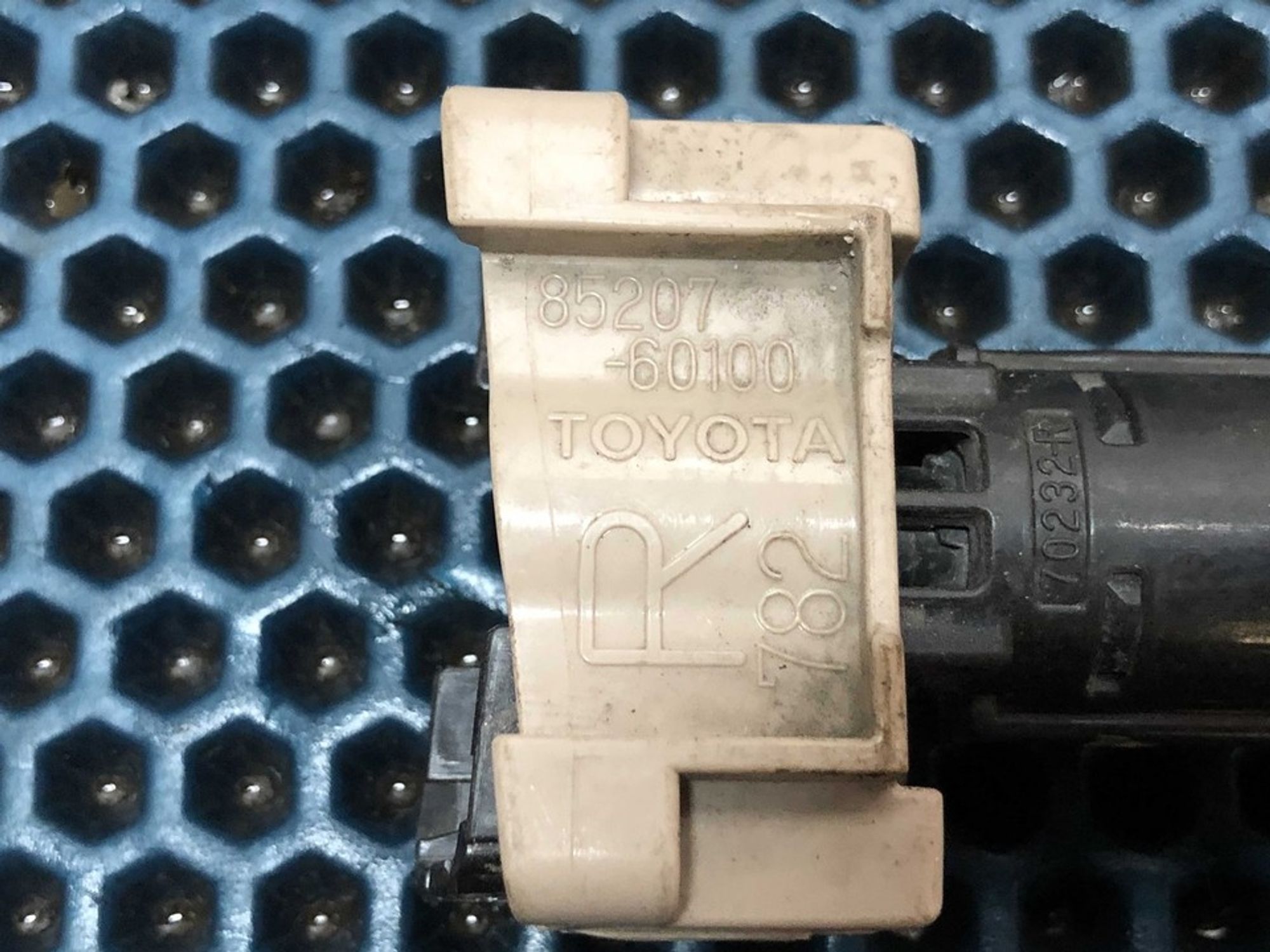 8520760100 Форсунка омывателя фары правой R Toyota Land Cruiser Prado 150, 700 рублей, Нижний Новгород